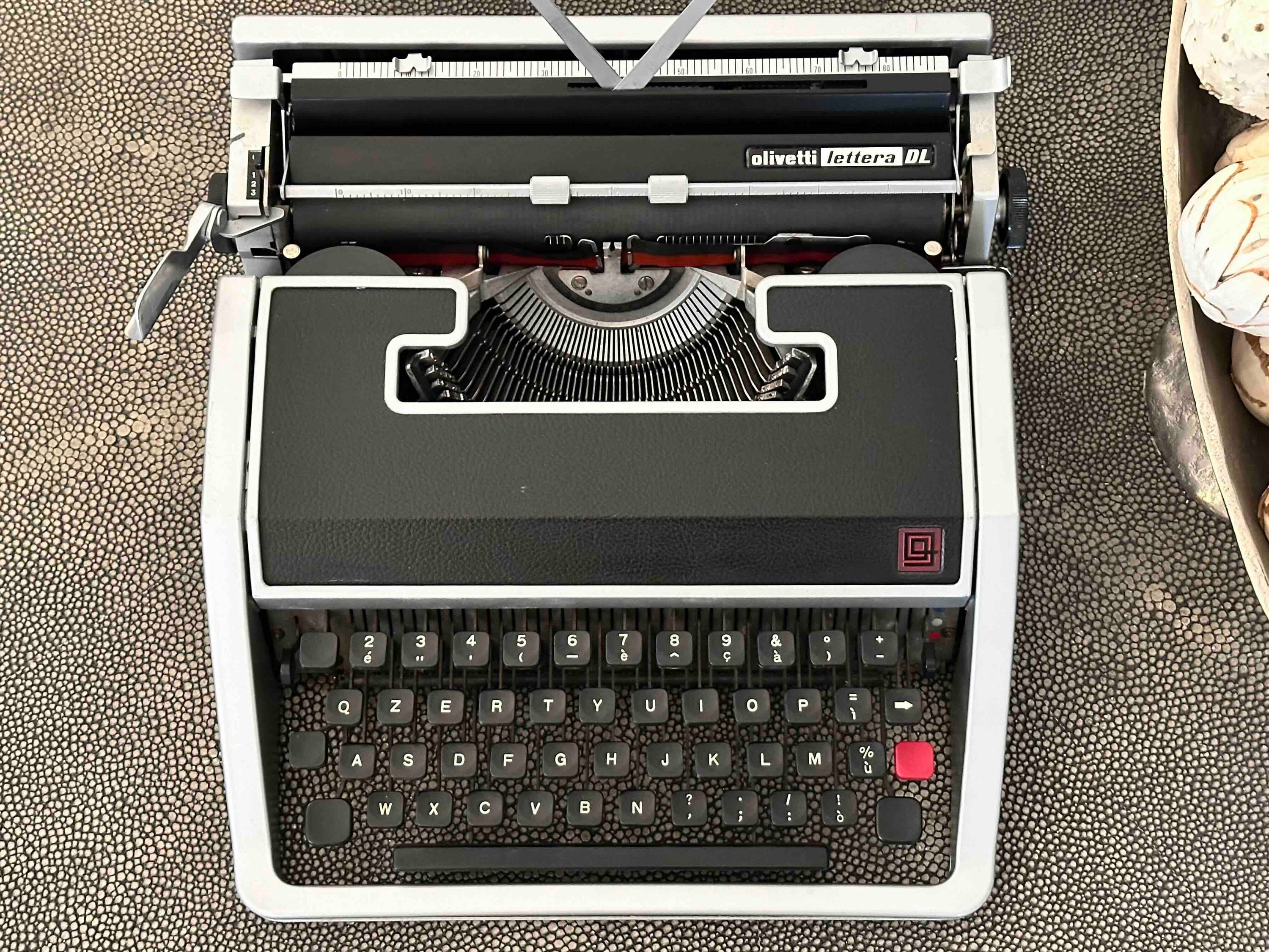 Olivetti Lettera DL Typewriter with Qzerty Layout, 1966, Fully Functional