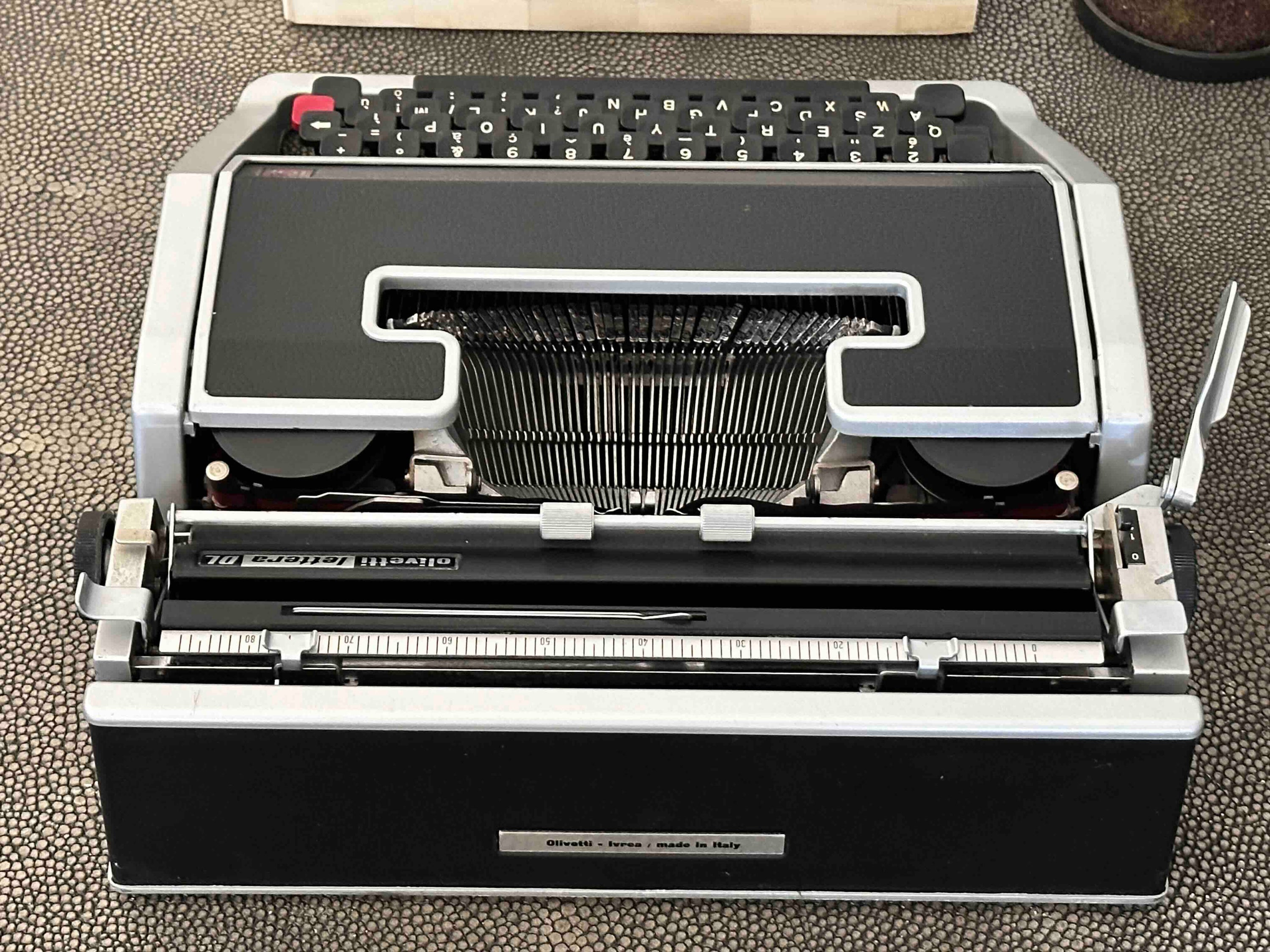 Olivetti Lettera DL Typewriter with Qzerty Layout, 1966, Fully Functional