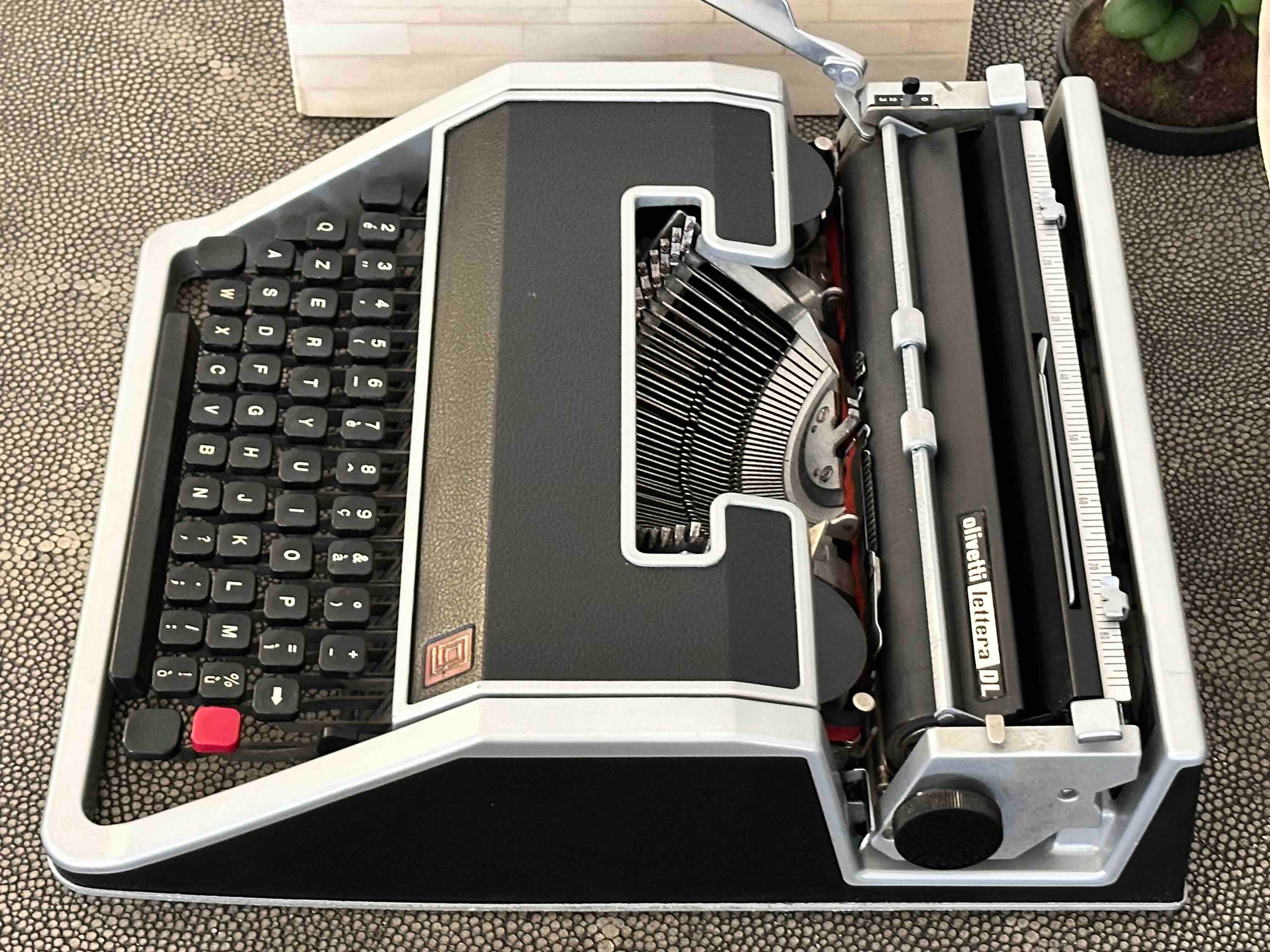 Olivetti Lettera DL Typewriter with Qzerty Layout, 1966, Fully Functional