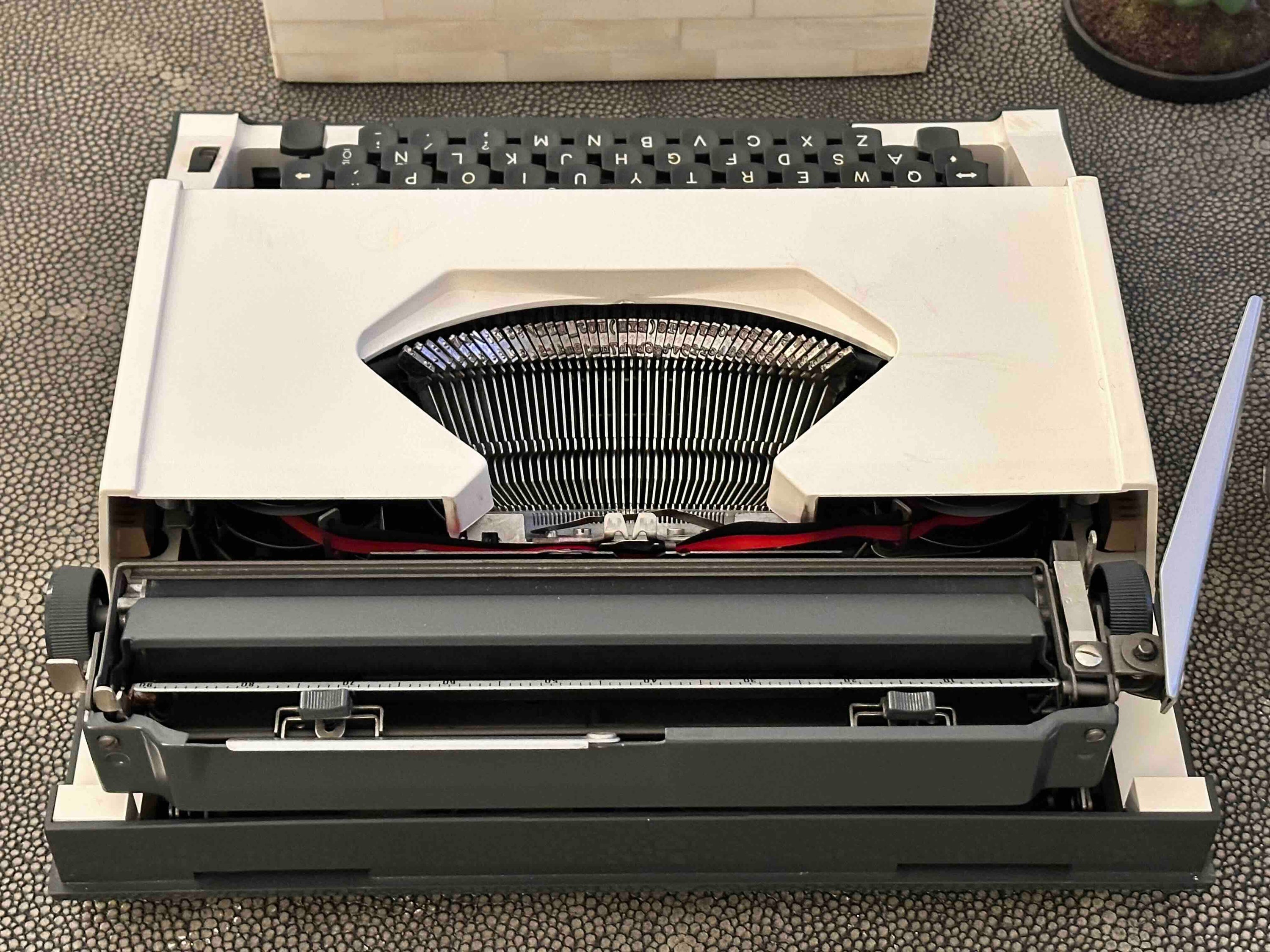 Olympiette Deluxe Typewriter with Qwerty Layout, 1980s, Fully Functional