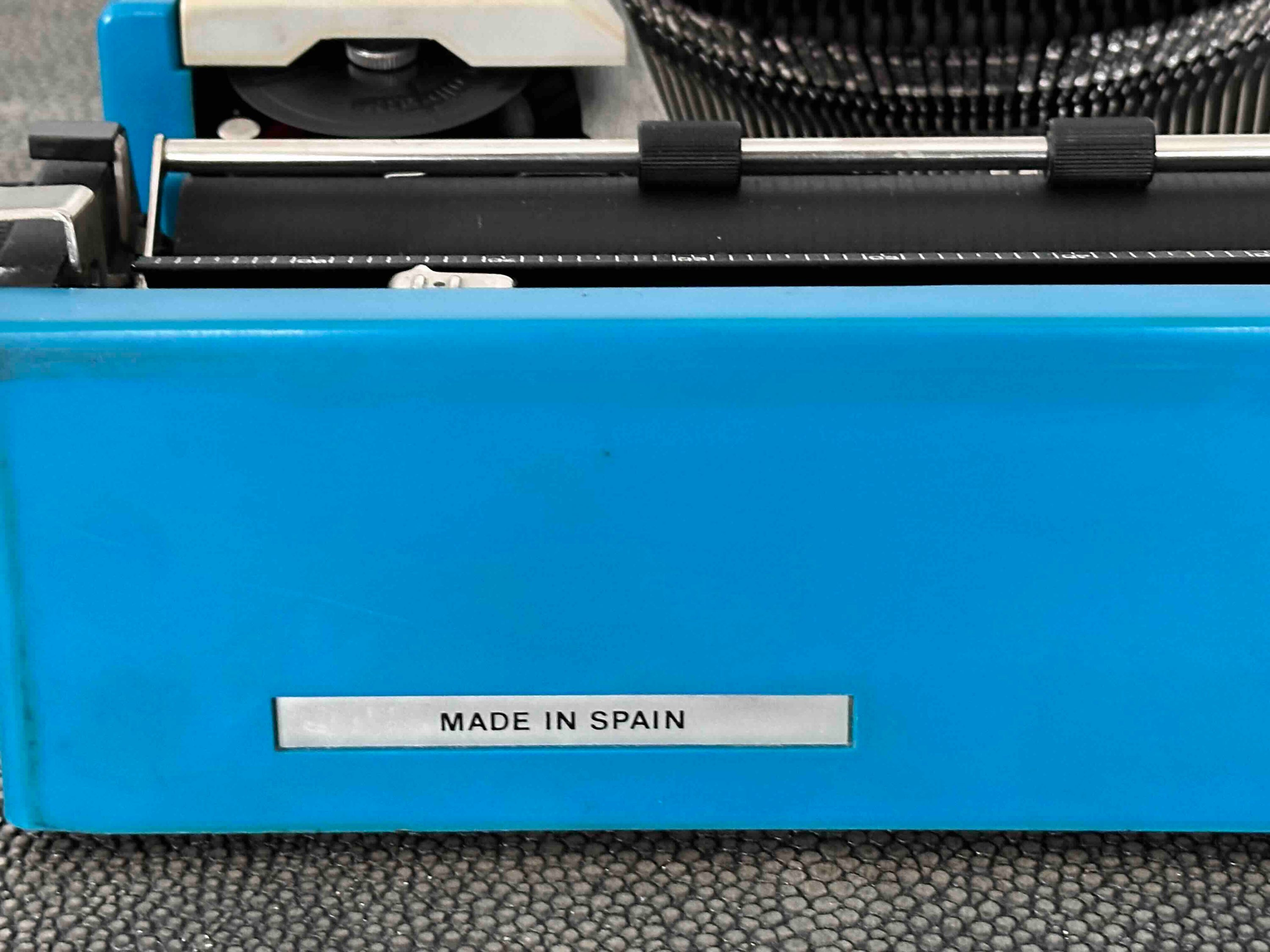Olivetti Underwood 315 Typewriter with Qzerty Layout, 1970s, Made in Spain, Fully Functional