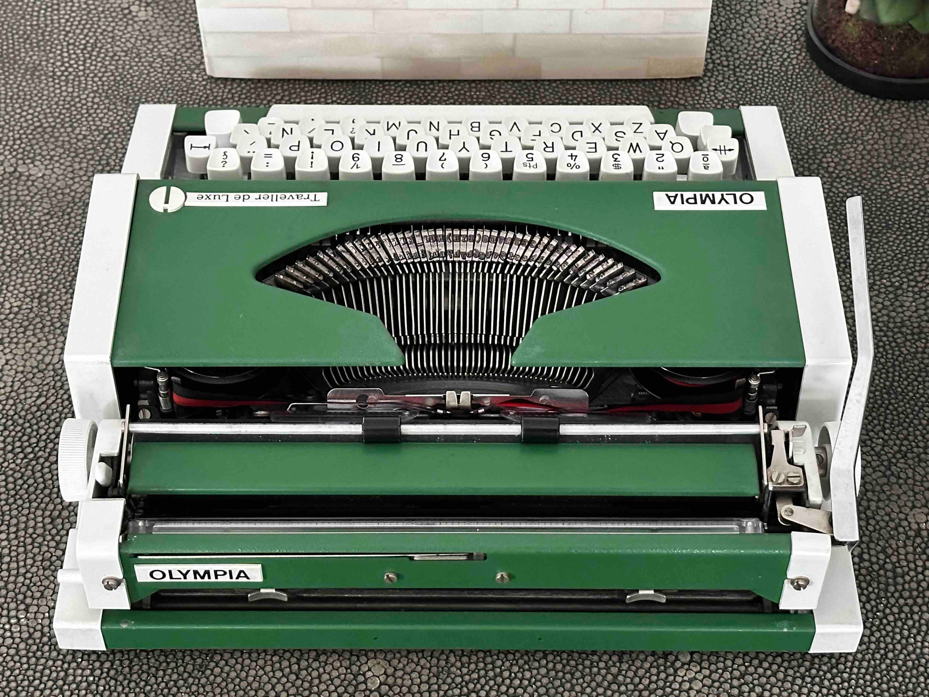 Green Olympia Traveller de Luxe Portable Typewriter with Qwerty Layout, 1970s, Fully Functional