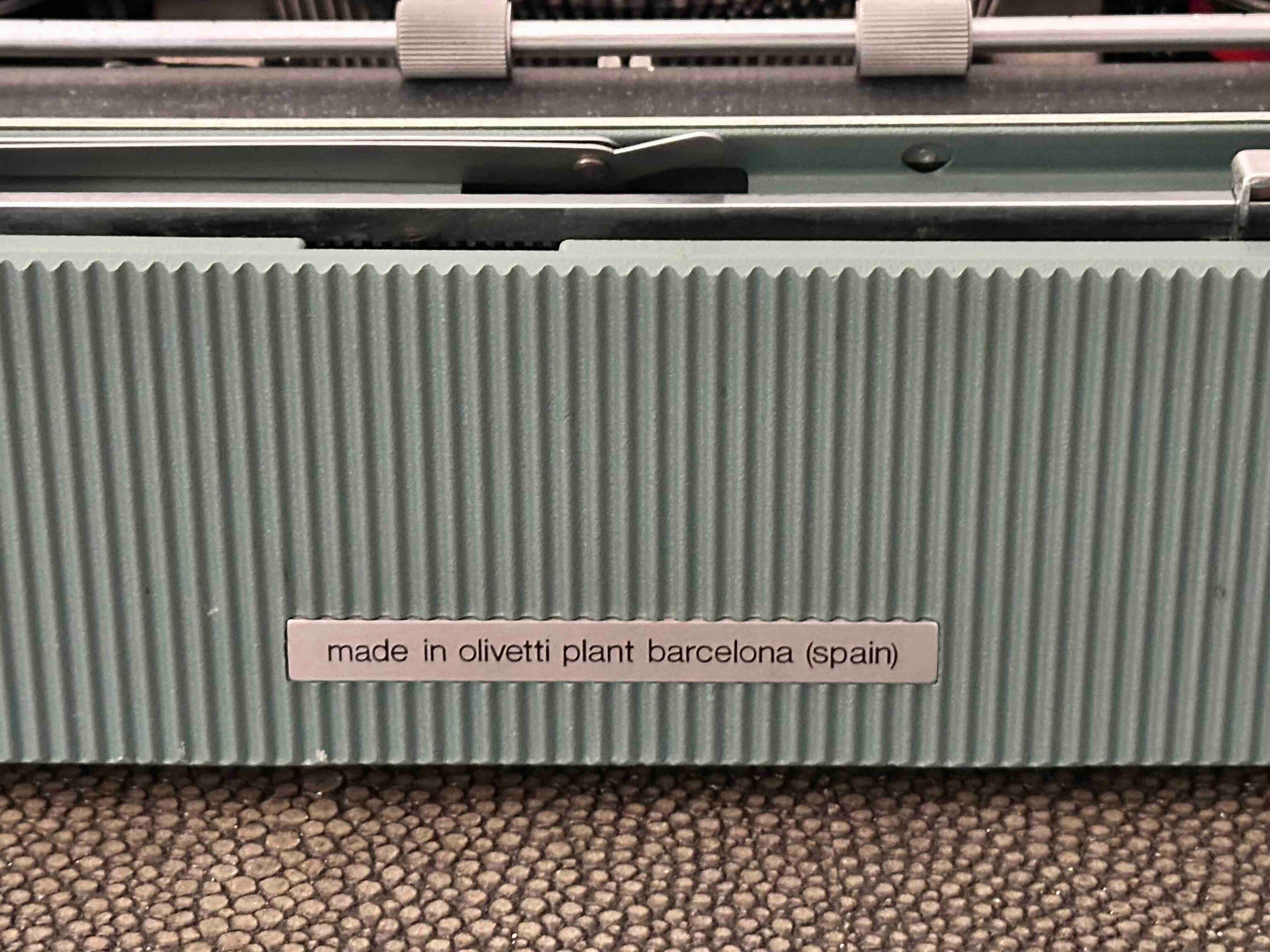 RARE Olivetti Lettera 32 Typewriter with Bodoni Font, Azerty Layout, 1971, Fully Functional