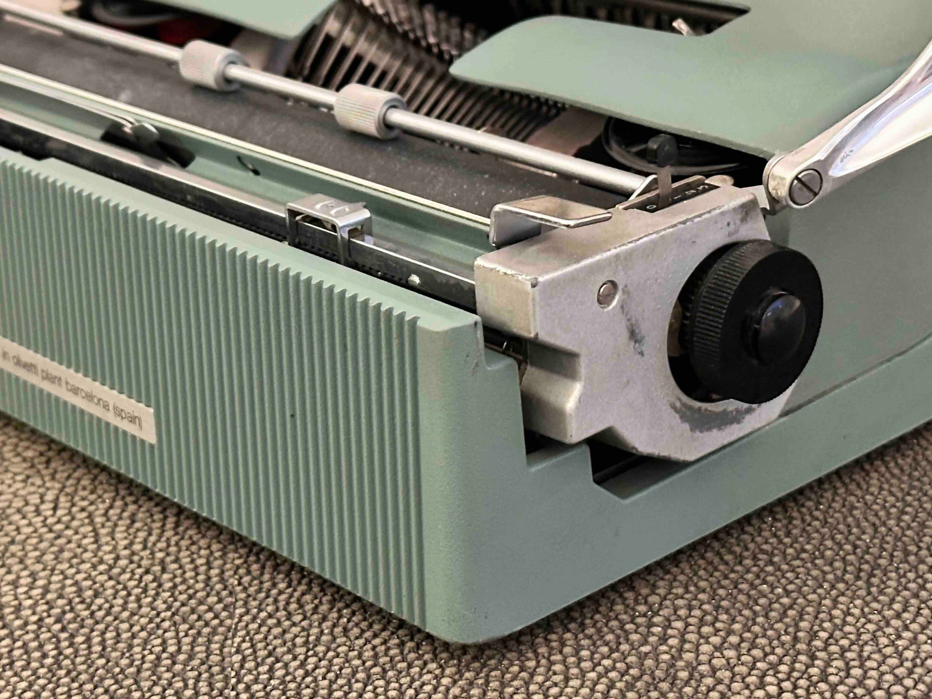 RARE Olivetti Lettera 32 Typewriter with Bodoni Font, Azerty Layout, 1971, Fully Functional