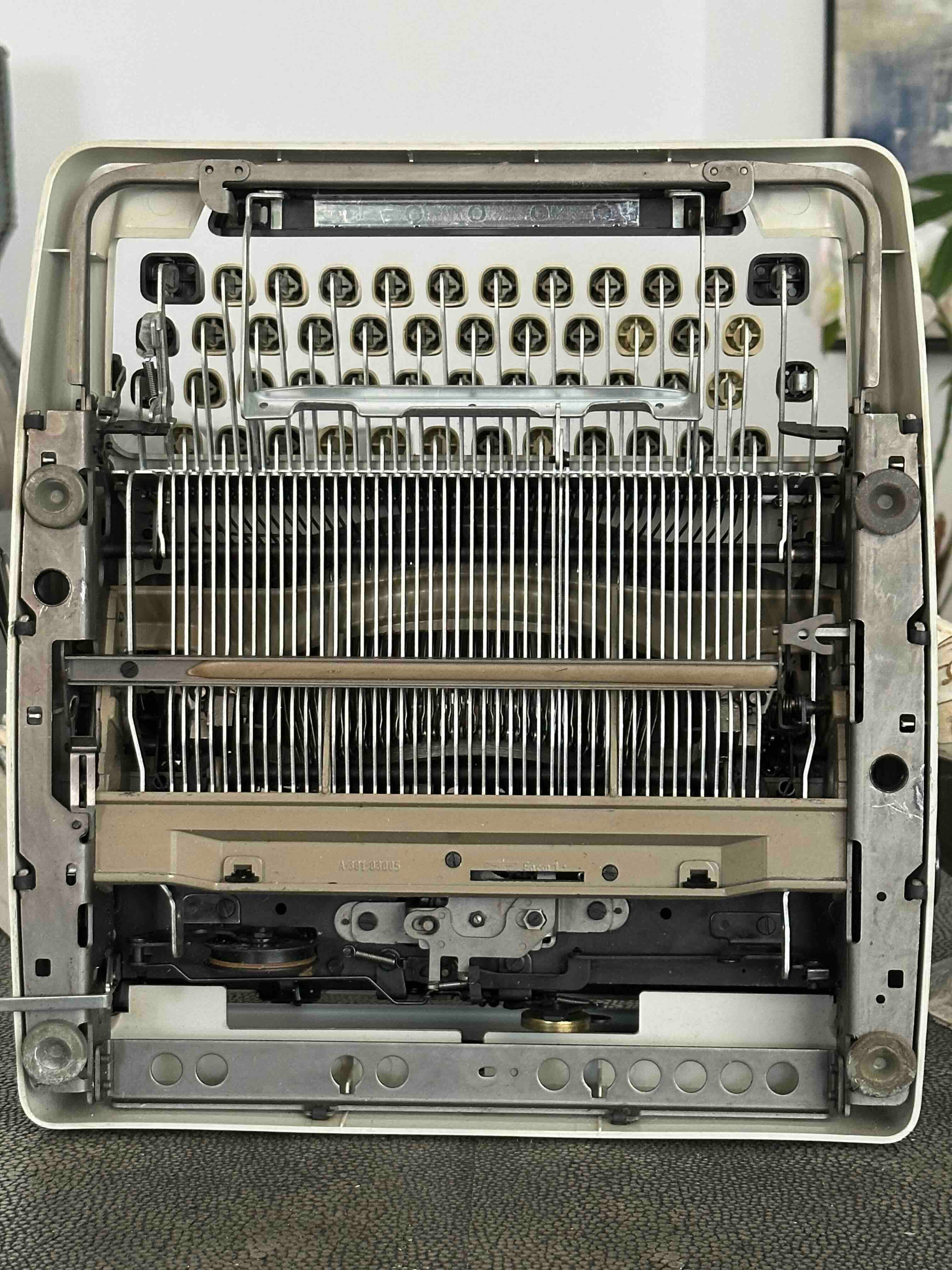 Adler Gabriele 10 Typewriter with Qwerty Layout, 1970s, Made in Western Germany