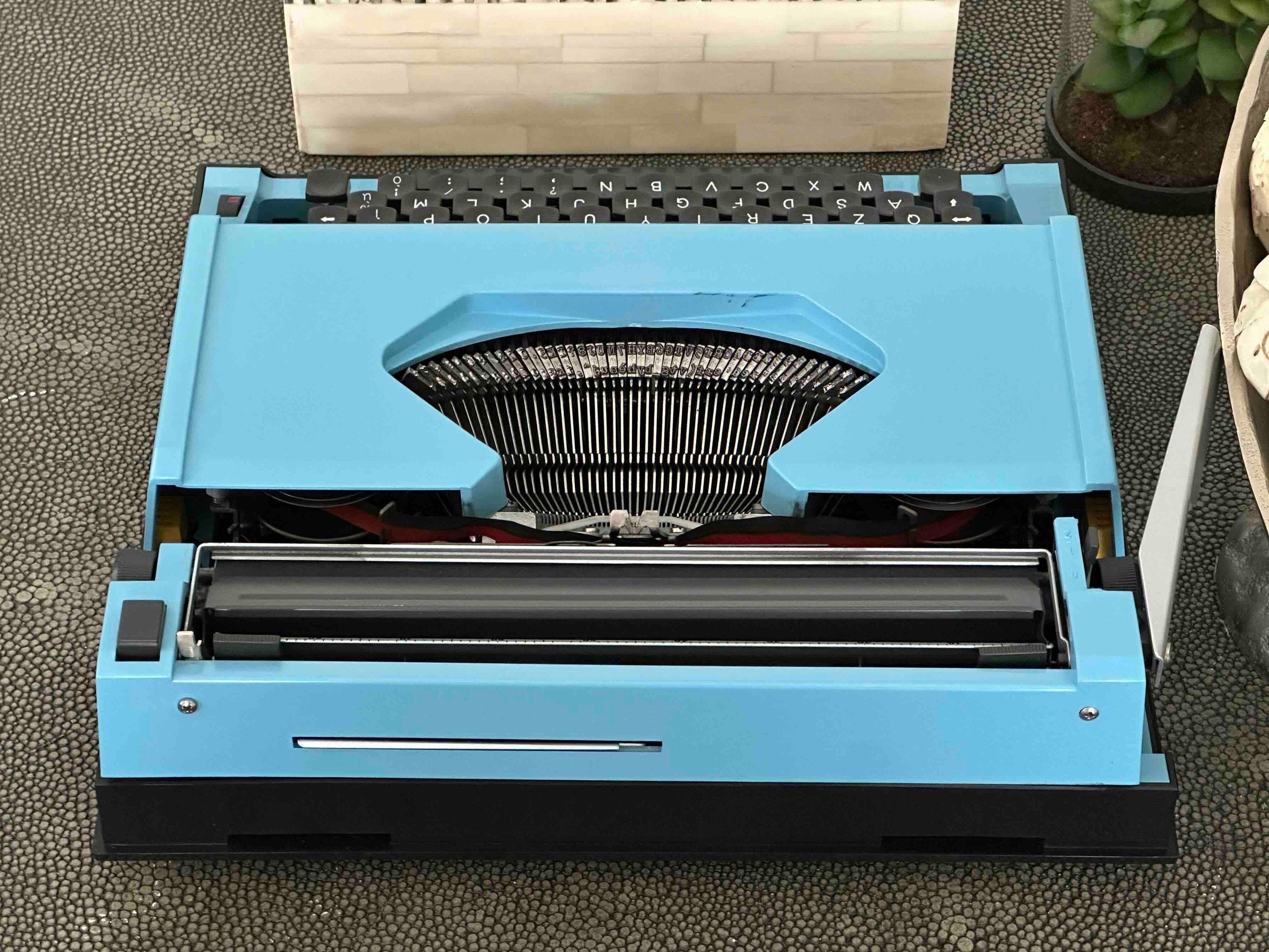 IMC Rover 2000 Typewriter with Qzerty Layout, 1980s, Fully Functional