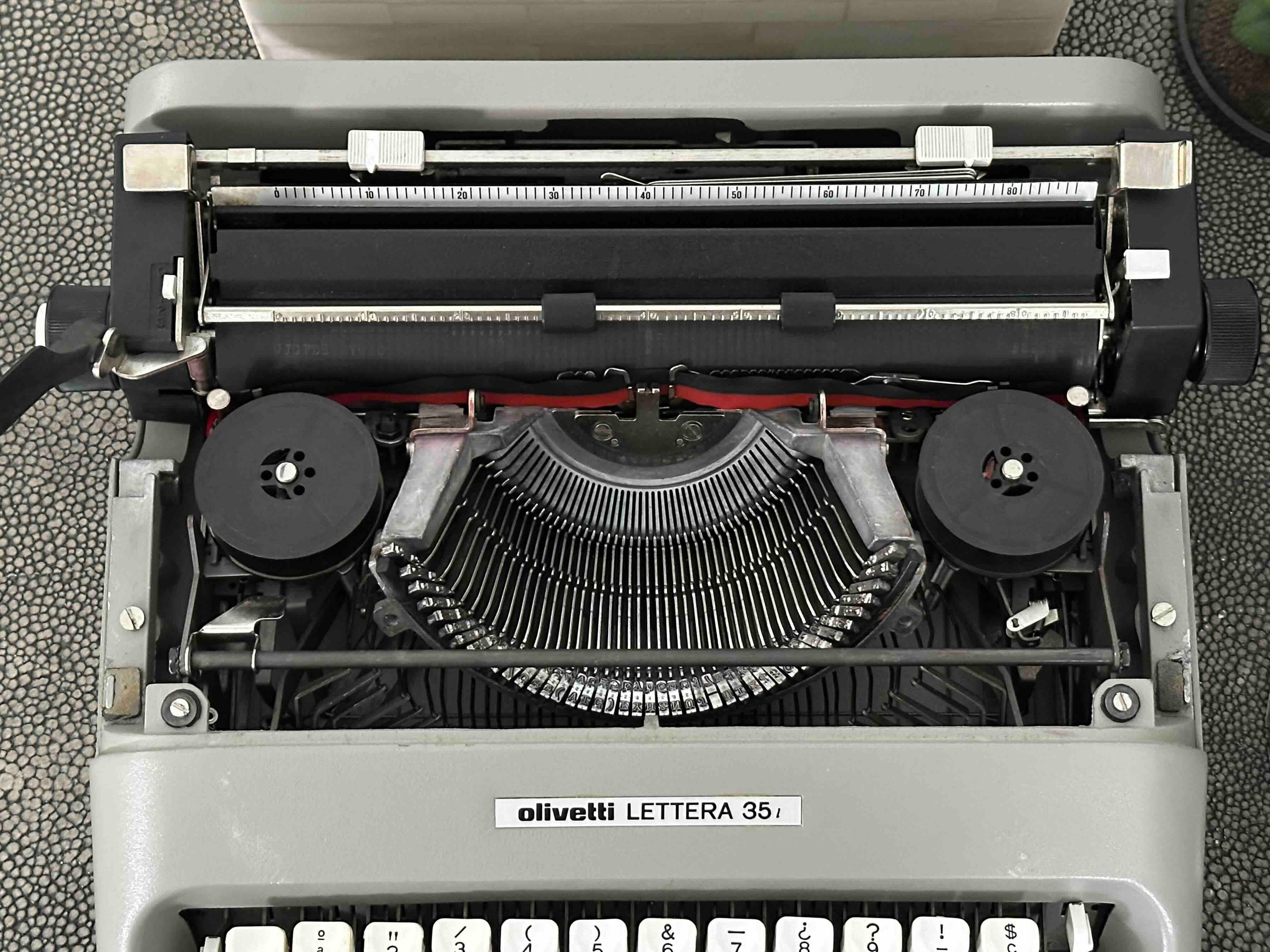 Olivetti Lettera 35L Typewriter with Qwerty Layout, 1980s, Fully Functional