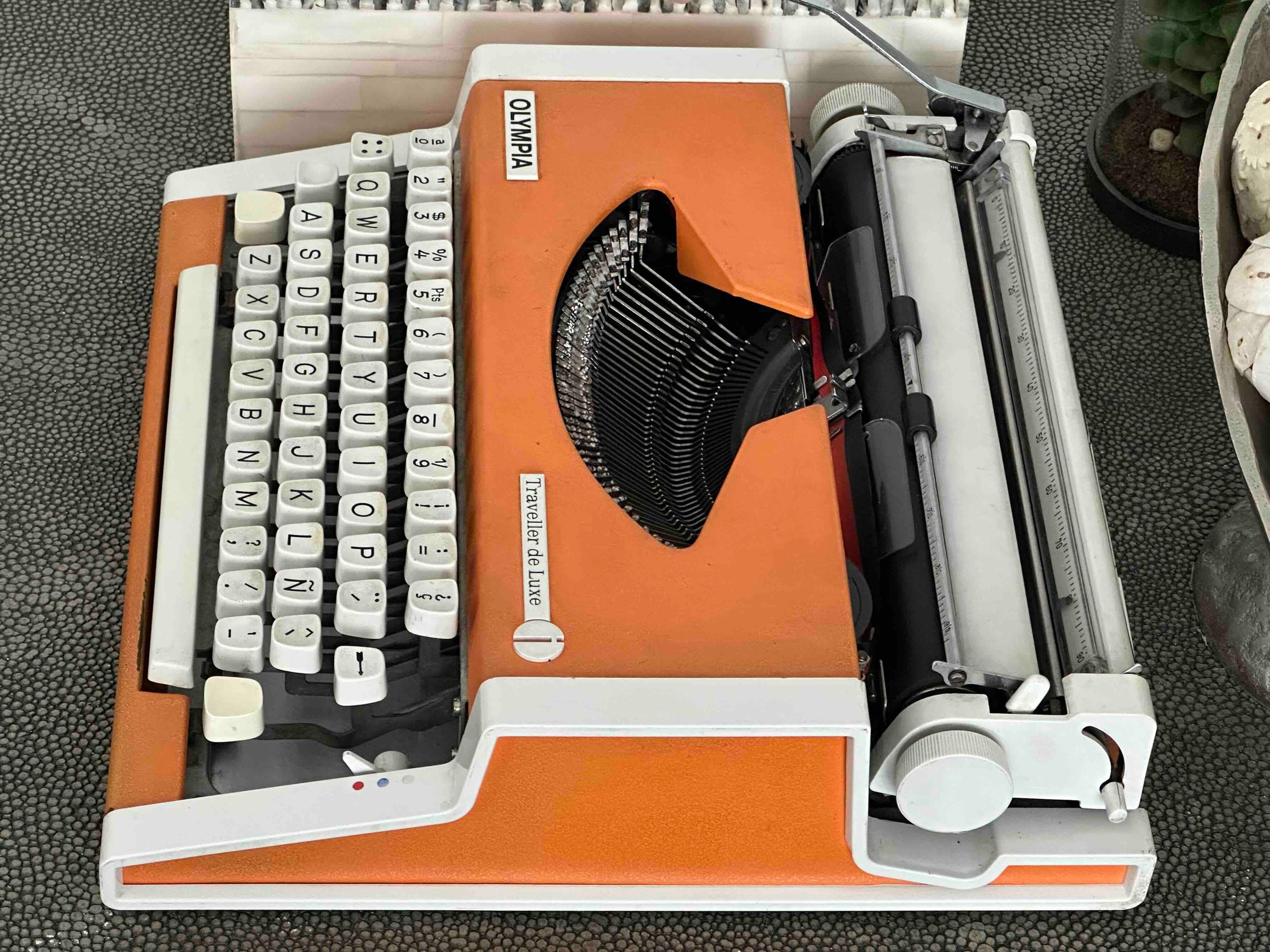 Olympia Traveller de Luxe Typewriter with Qwerty Layout, 1977, Orange, Fully Functional