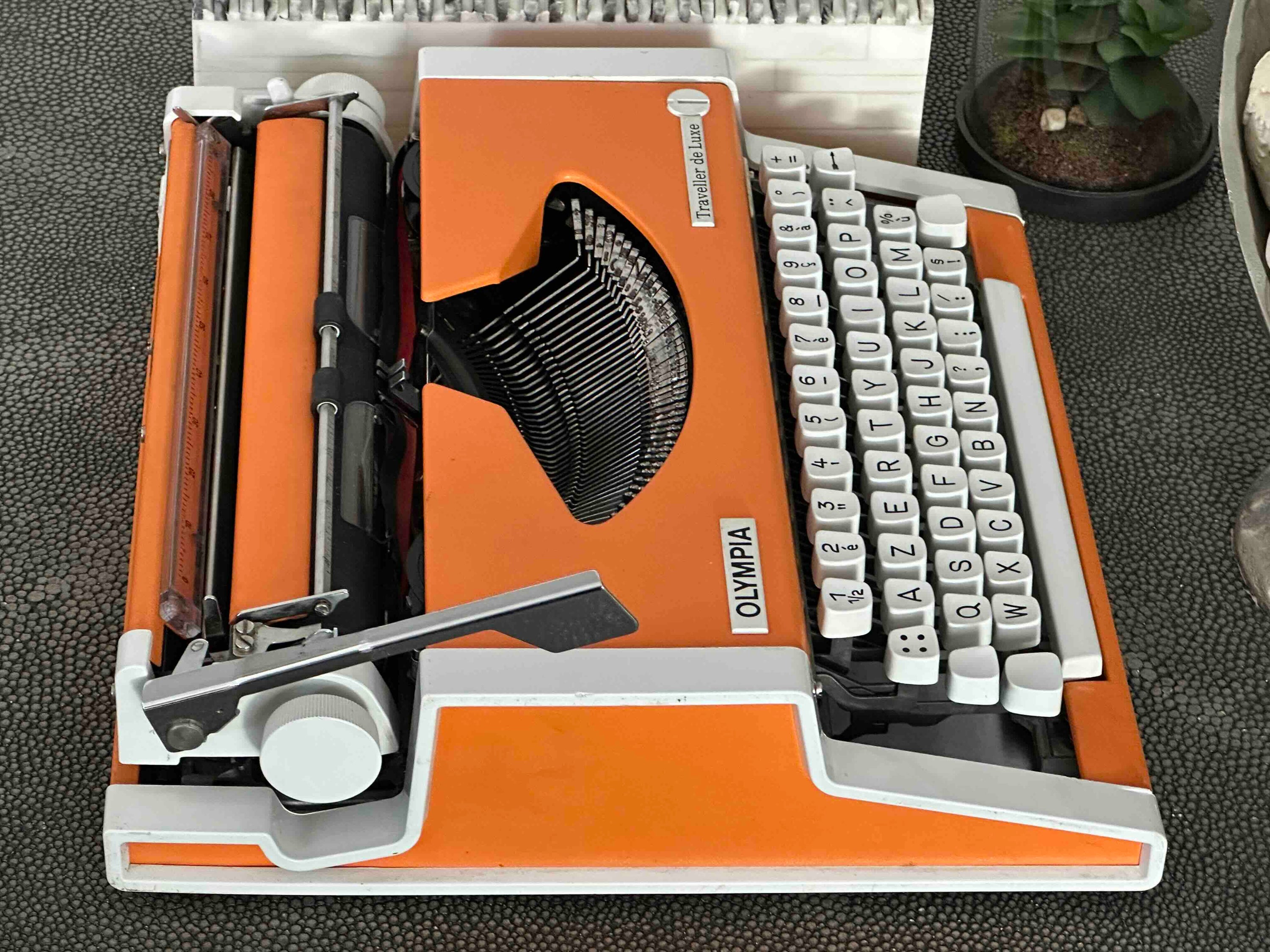 Olympia Traveller de Luxe Typewriter with Azerty Layout, 1977, Orange, Fully Functional