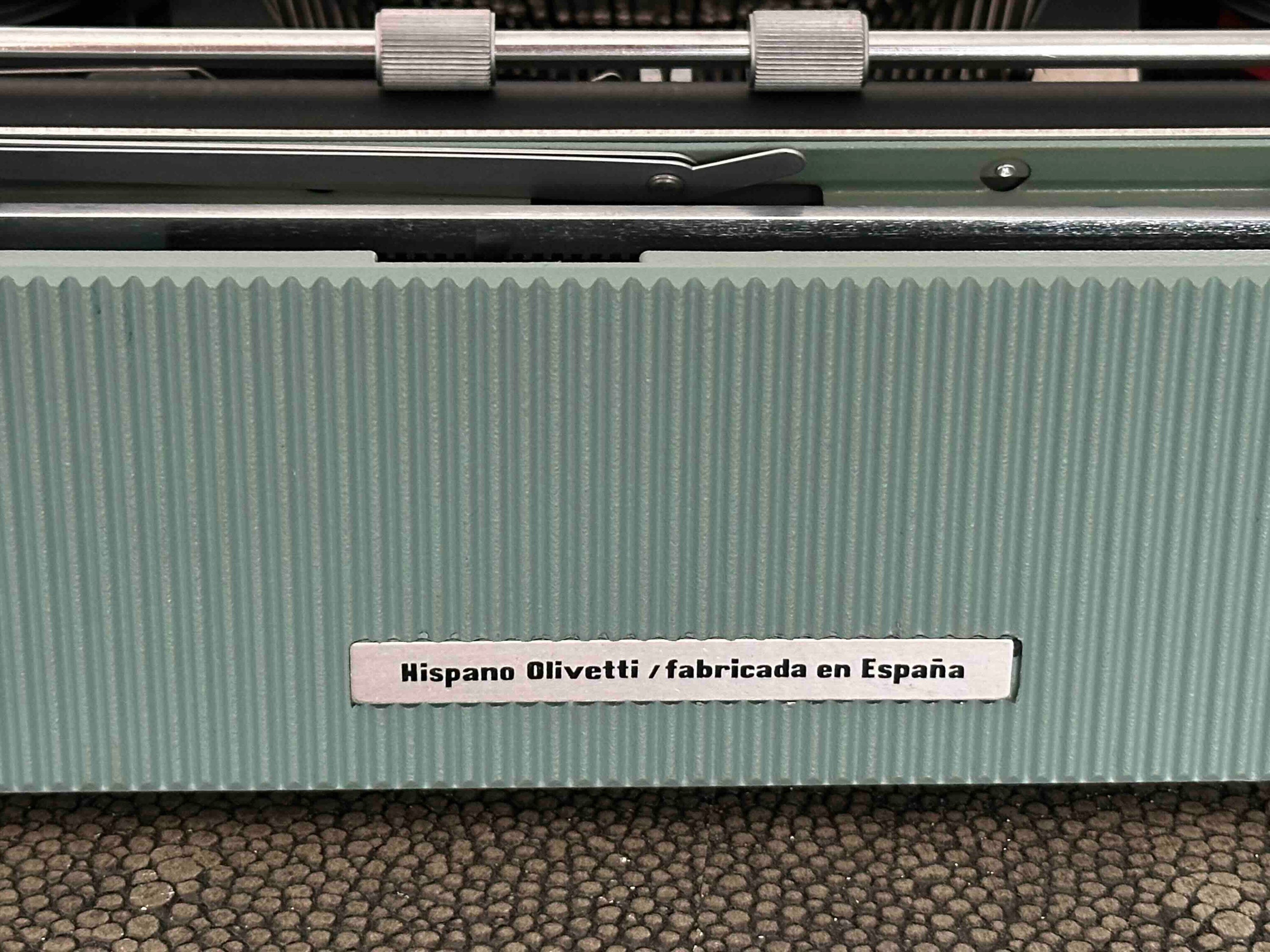 Olivetti Lettera 32 Typewriter with Qwerty Layout, 1968, Made in Spain, Fully Functional