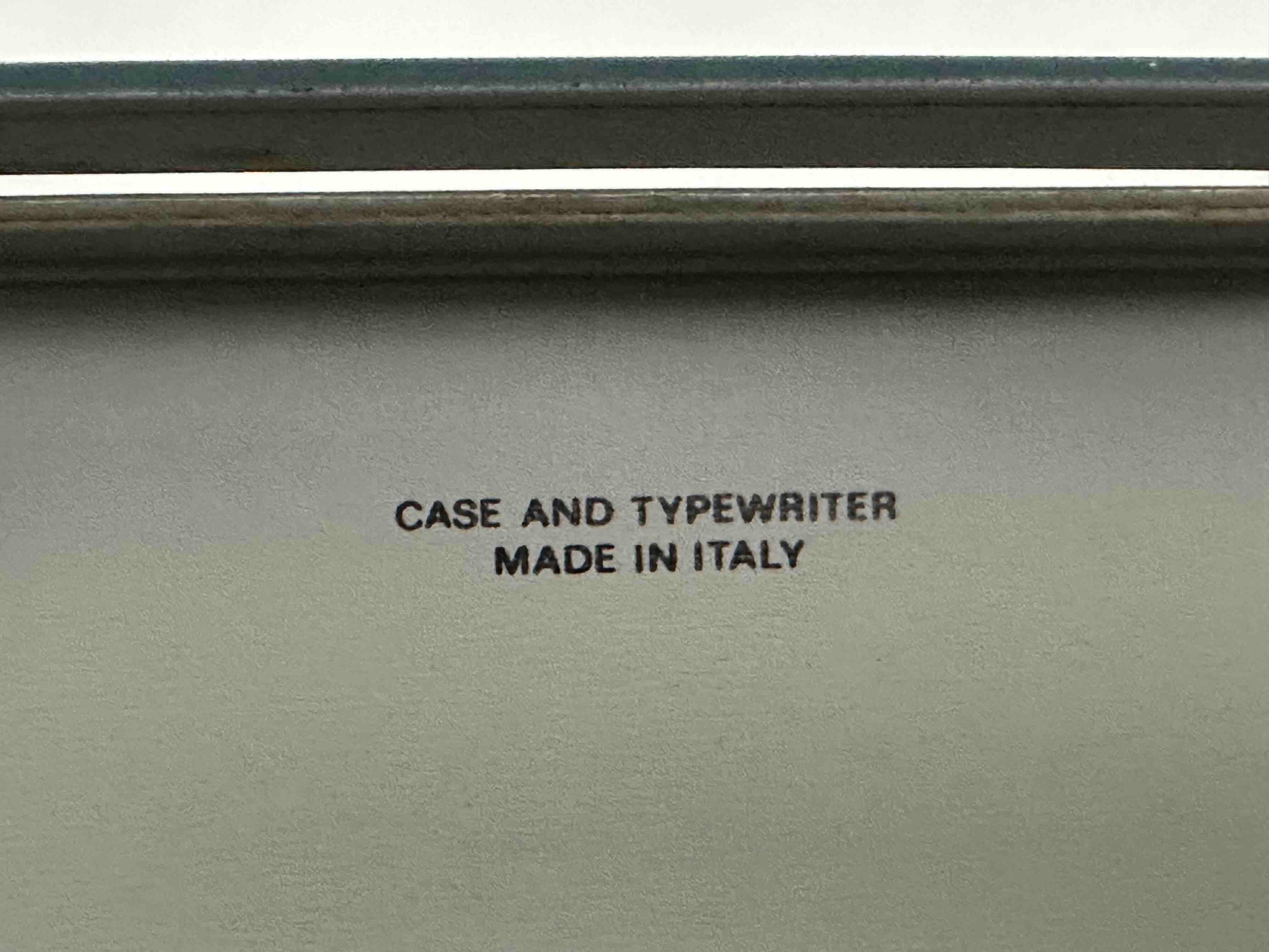 Olivetti Lettera 32 Typewriter with Qzerty Layout, 1966, Made In Ivrea, Italy, Fully Functional (Copy)
