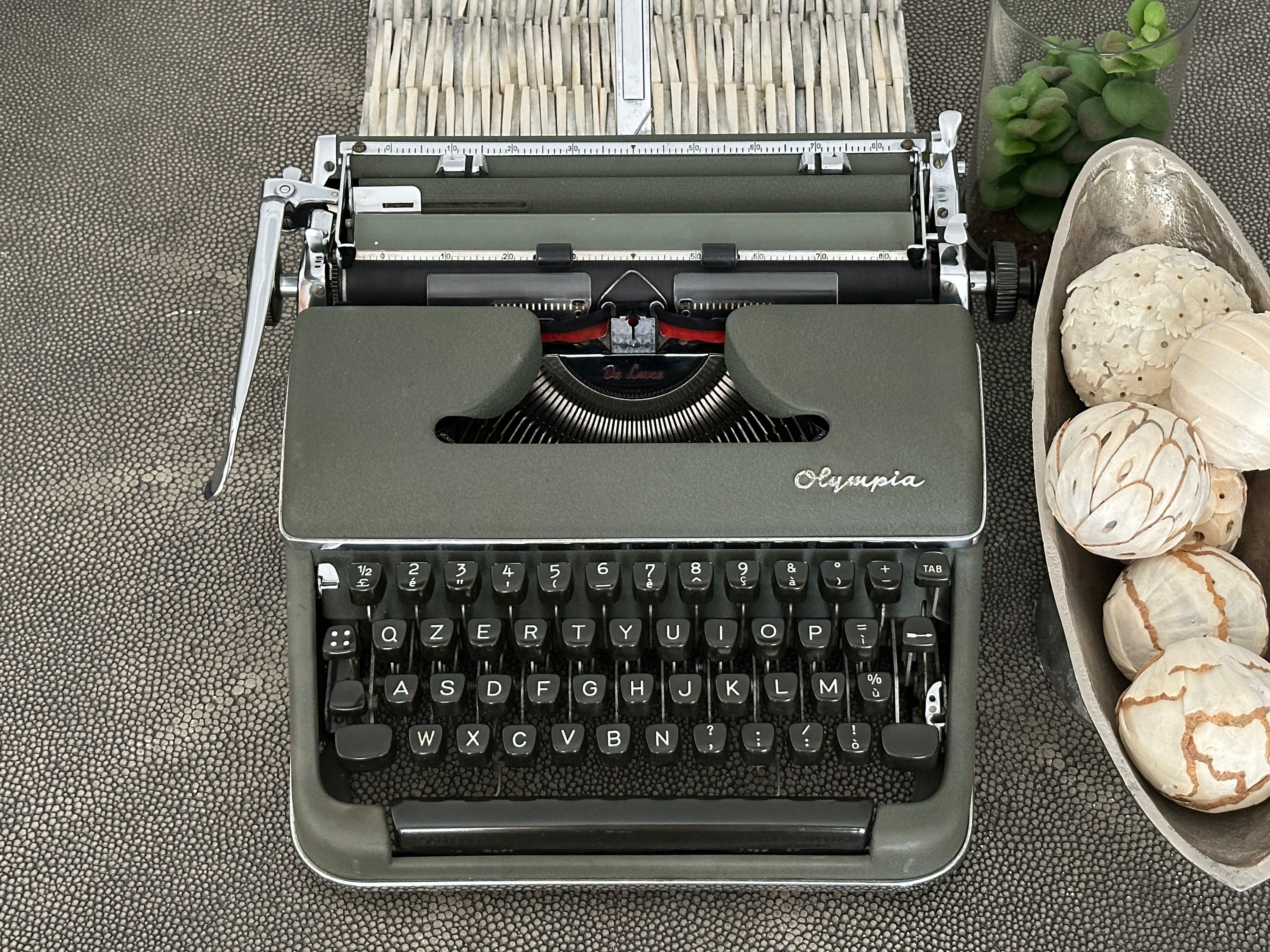 Olympia SM3 De Luxe Typewriter with Qzerty Layout, Green, 1954, Fully Functional
