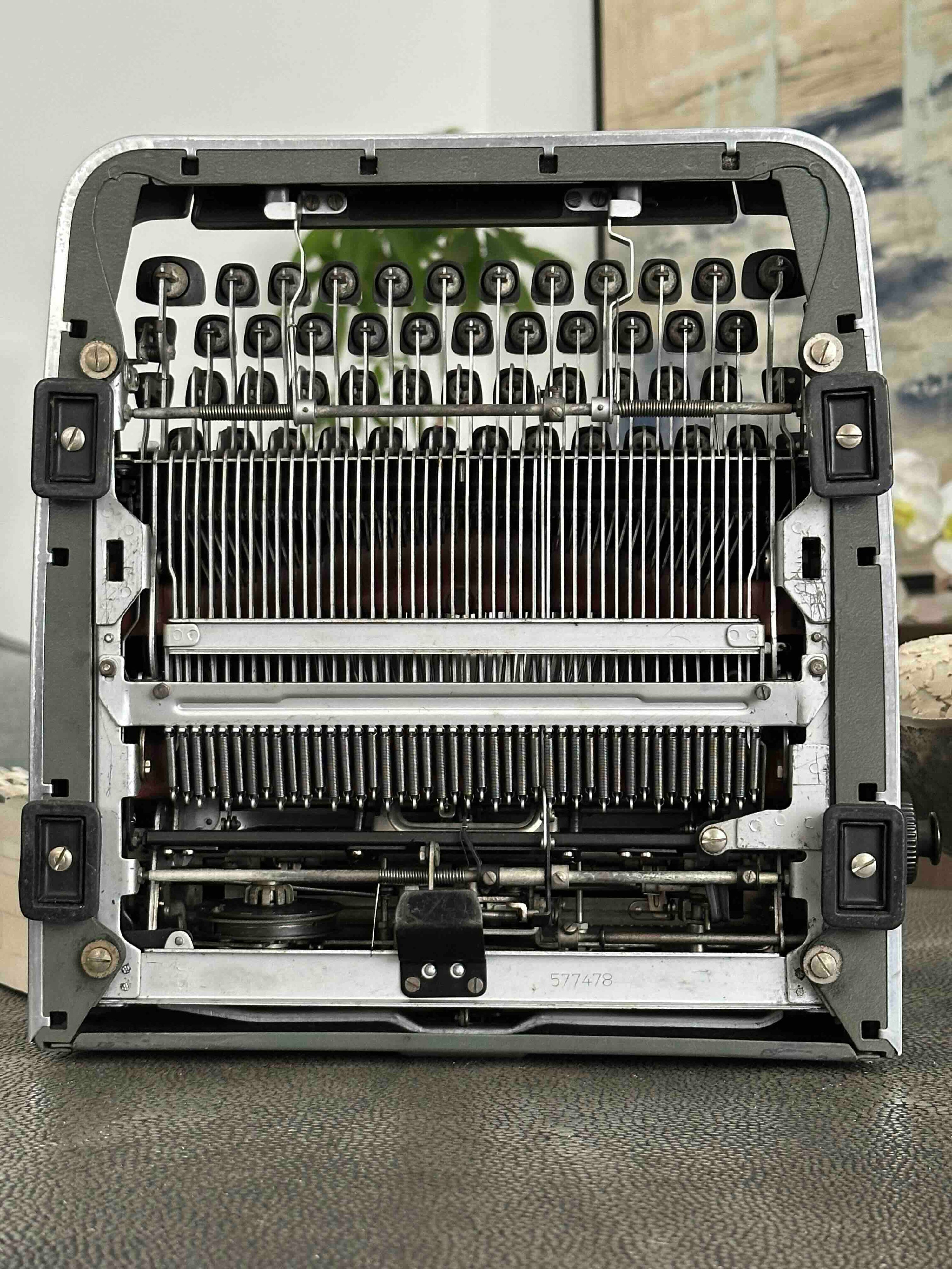 Olympia SM3 De Luxe Typewriter with Qzerty Layout, Green, 1954, Fully Functional