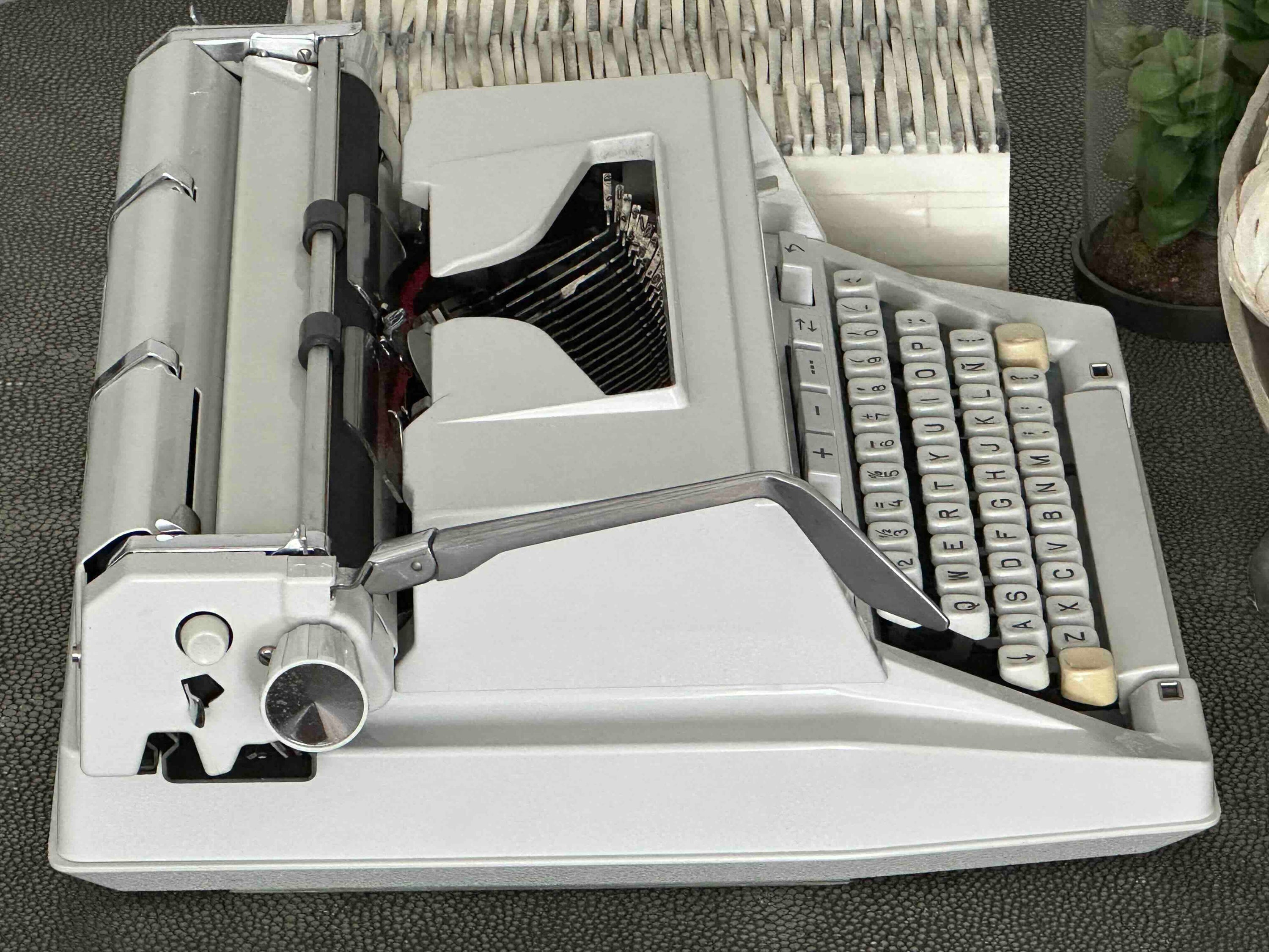 RARE Hermes 3000 Typewriter with Epoca Font, Qwerty Layout, New Platen, 1979, Fully Functional