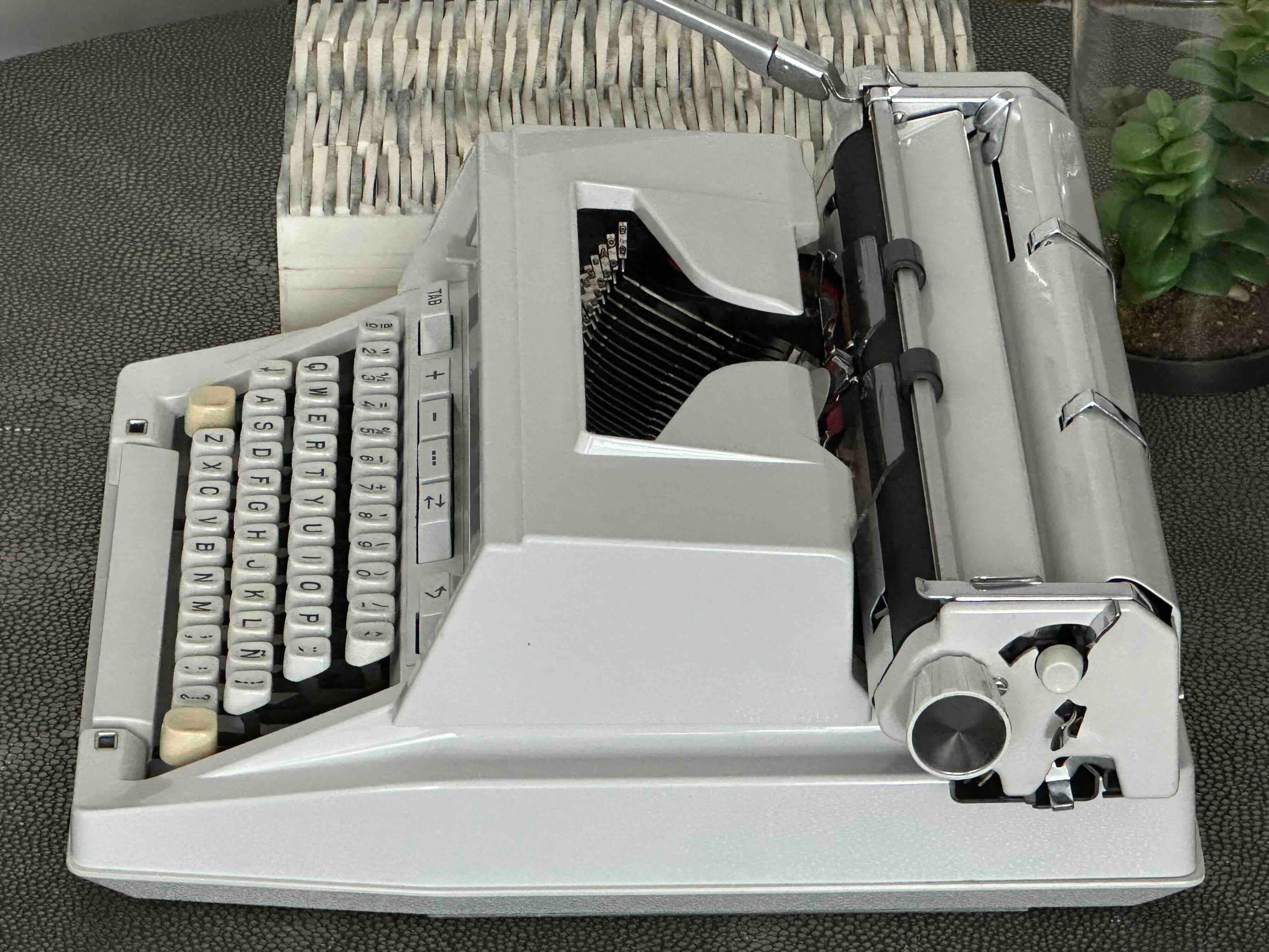 RARE Hermes 3000 Typewriter with Epoca Font, Qwerty Layout, New Platen, 1979, Fully Functional