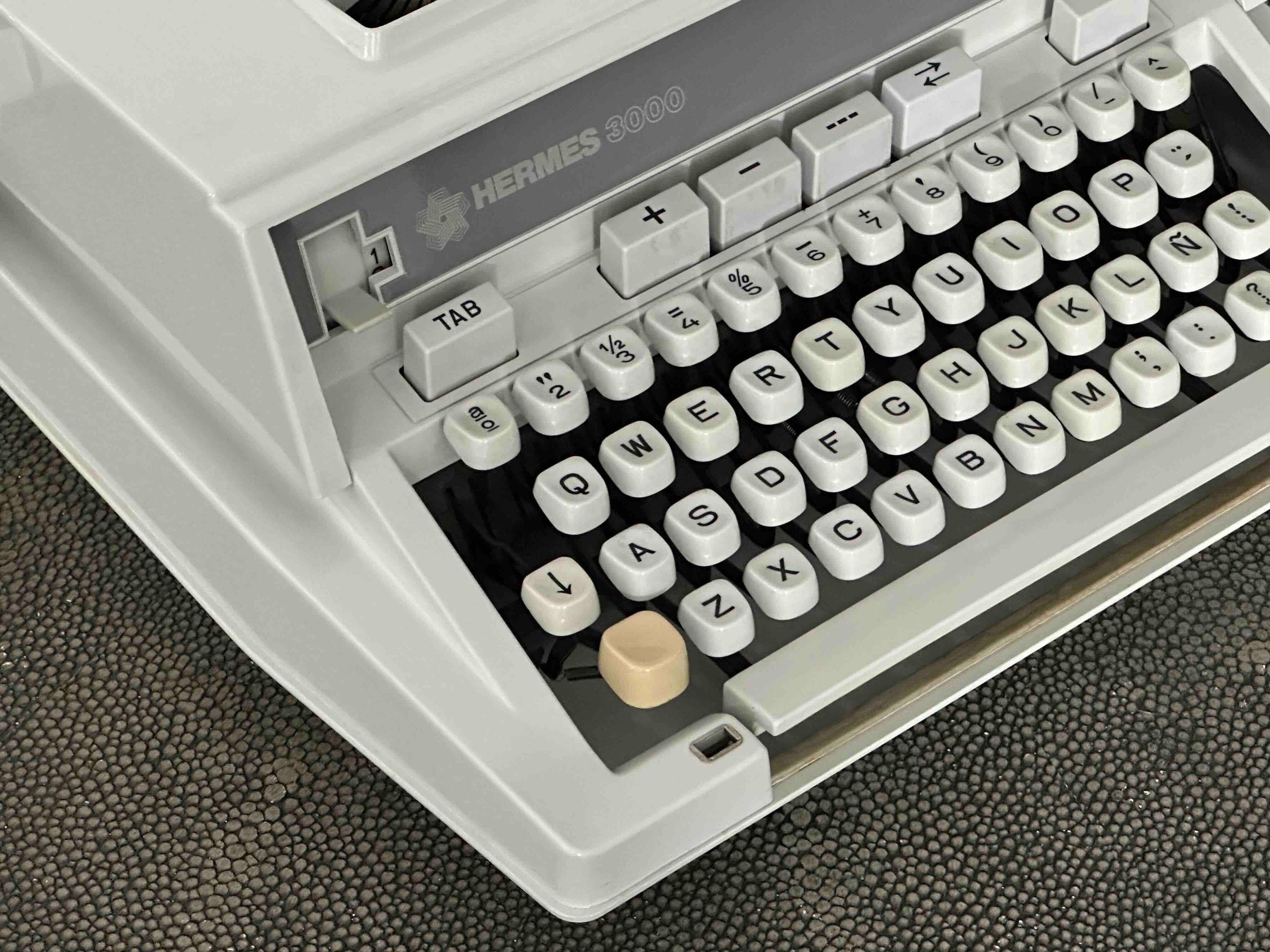 RARE Hermes 3000 Typewriter with Epoca Font, Qwerty Layout, New Platen, 1979, Fully Functional