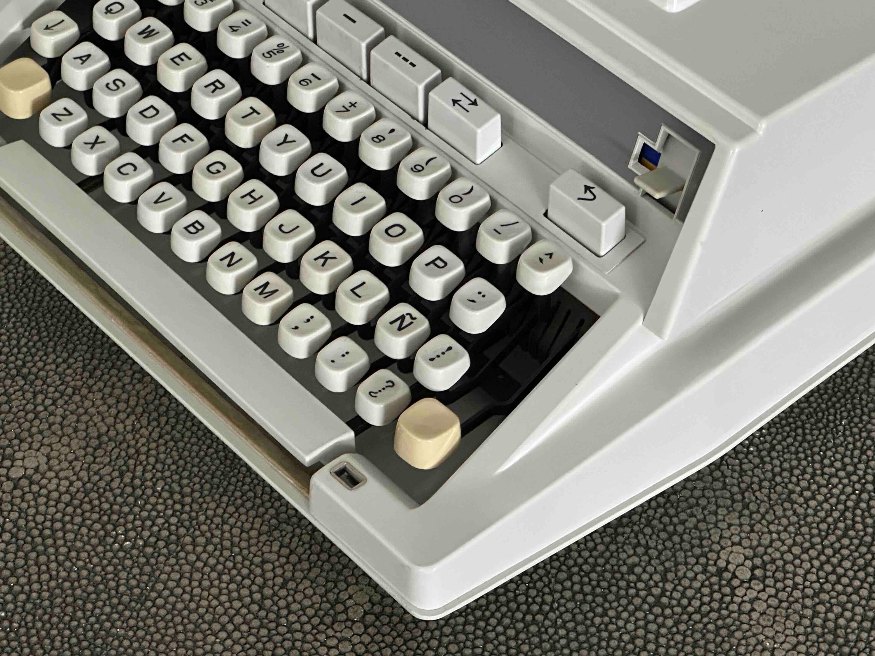 RARE Hermes 3000 Typewriter with Epoca Font, Qwerty Layout, New Platen, 1979, Fully Functional