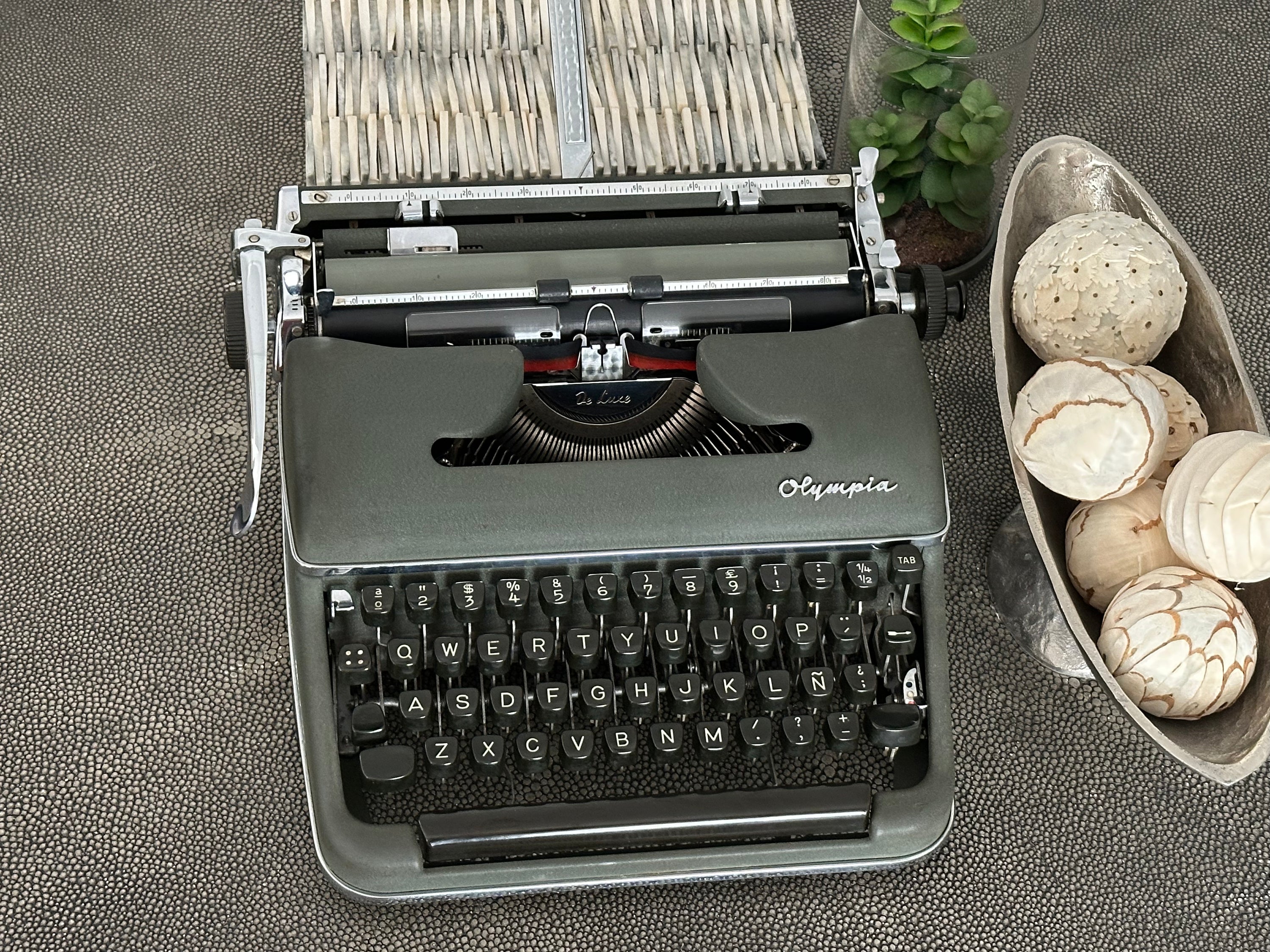 Olympia SM3 De Luxe Typewriter with Qwerty Layout, Green, 1958, Fully Functional