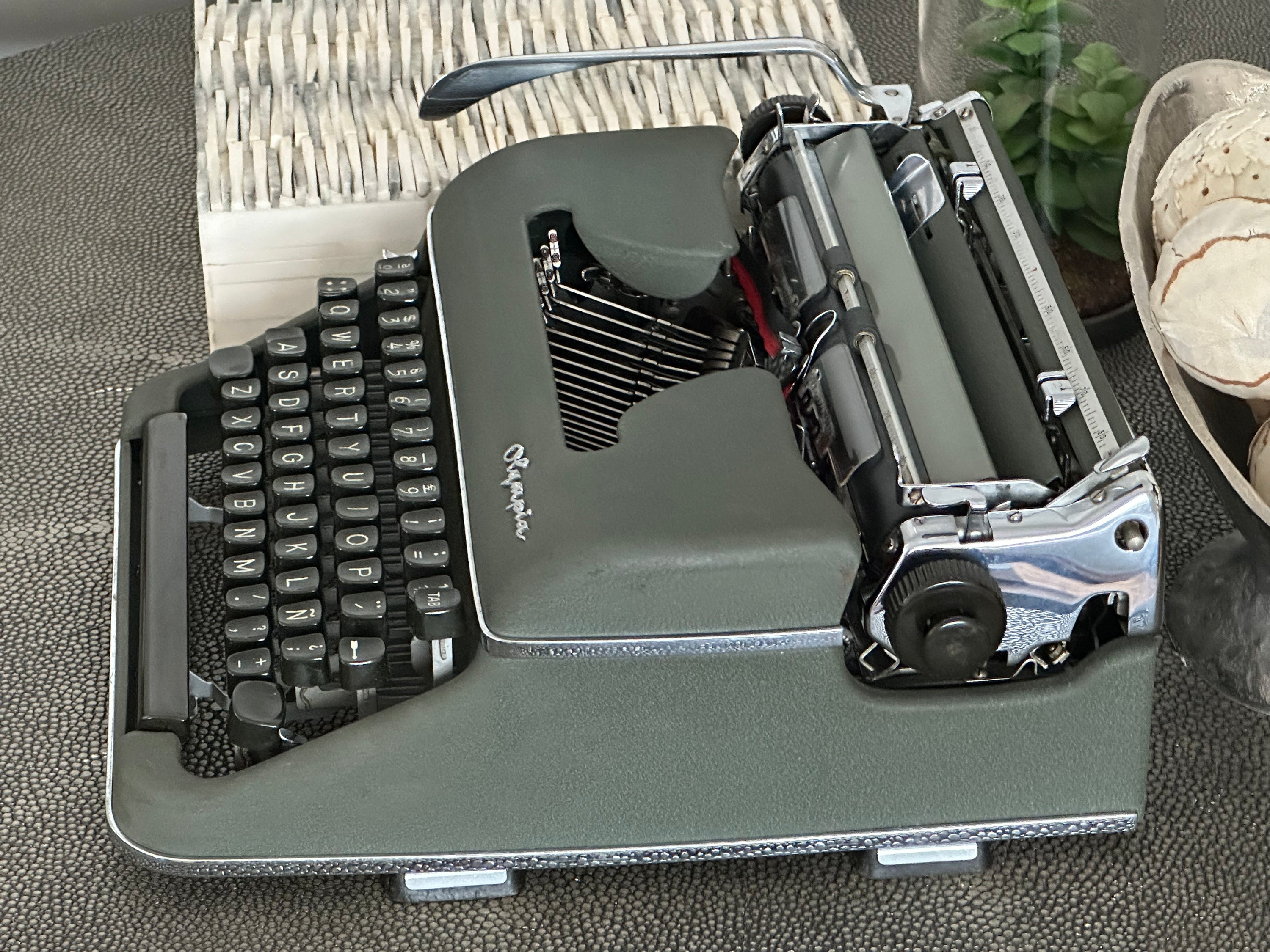 Olympia SM3 De Luxe Typewriter with Qwerty Layout, Green, 1958, Fully Functional