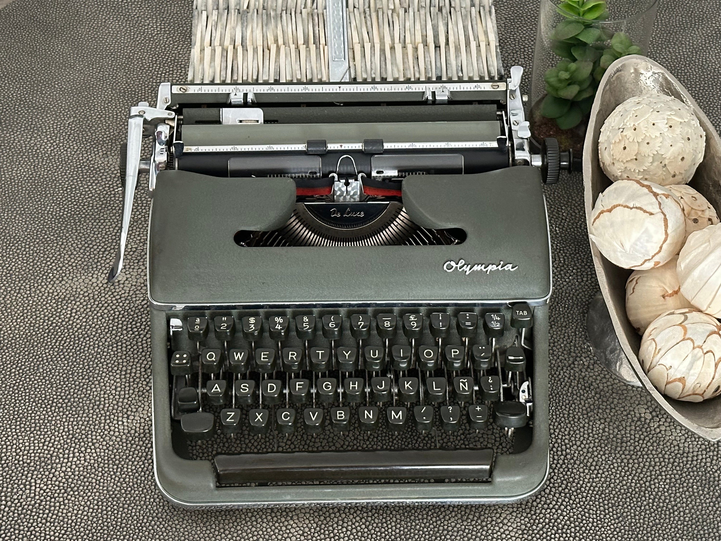 Olympia SM3 De Luxe Typewriter with Qwerty Layout, Green, 1958, Fully Functional