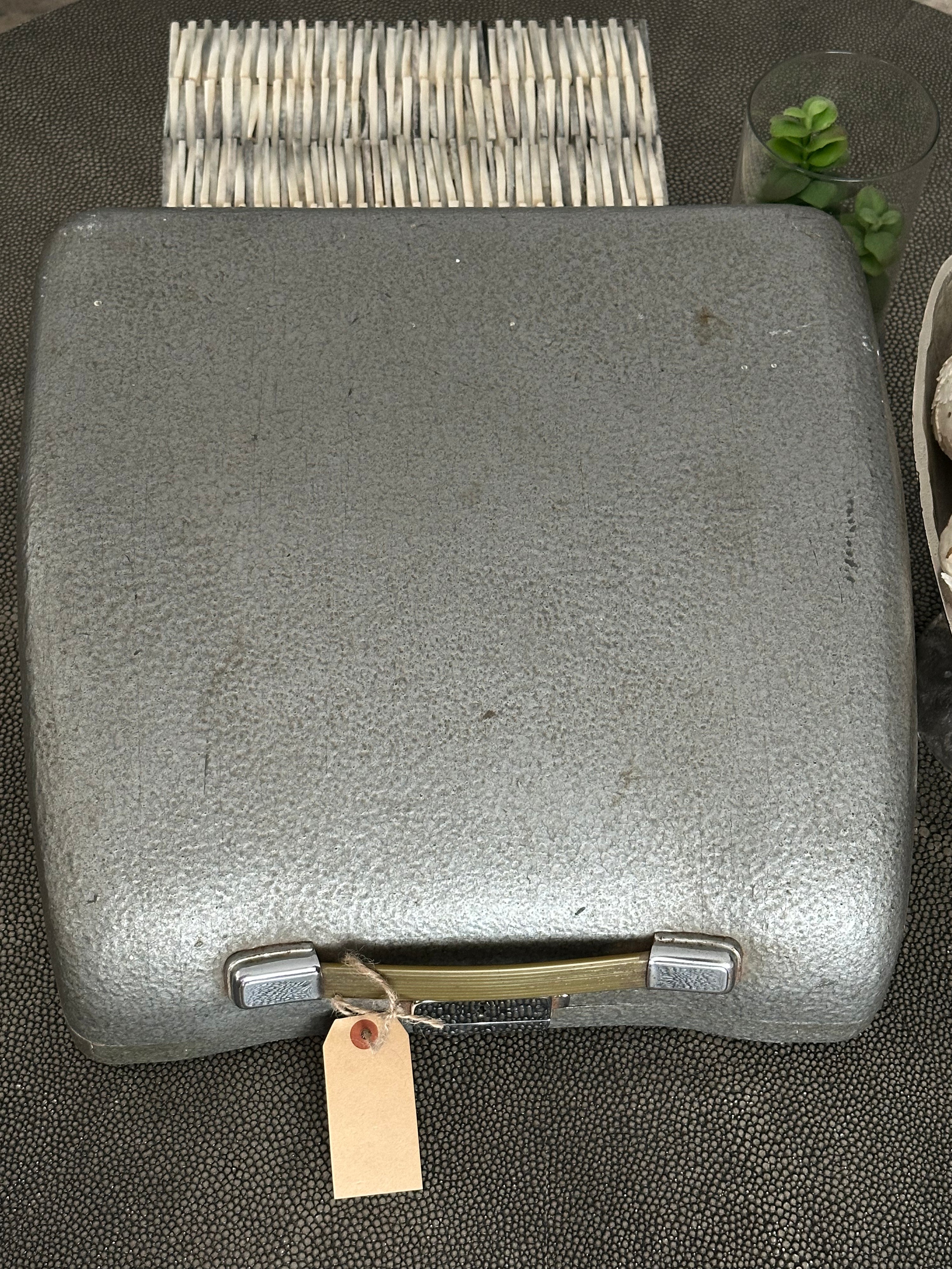 Olympia SM3 De Luxe Typewriter with Qwerty Layout, Green, 1958, Fully Functional
