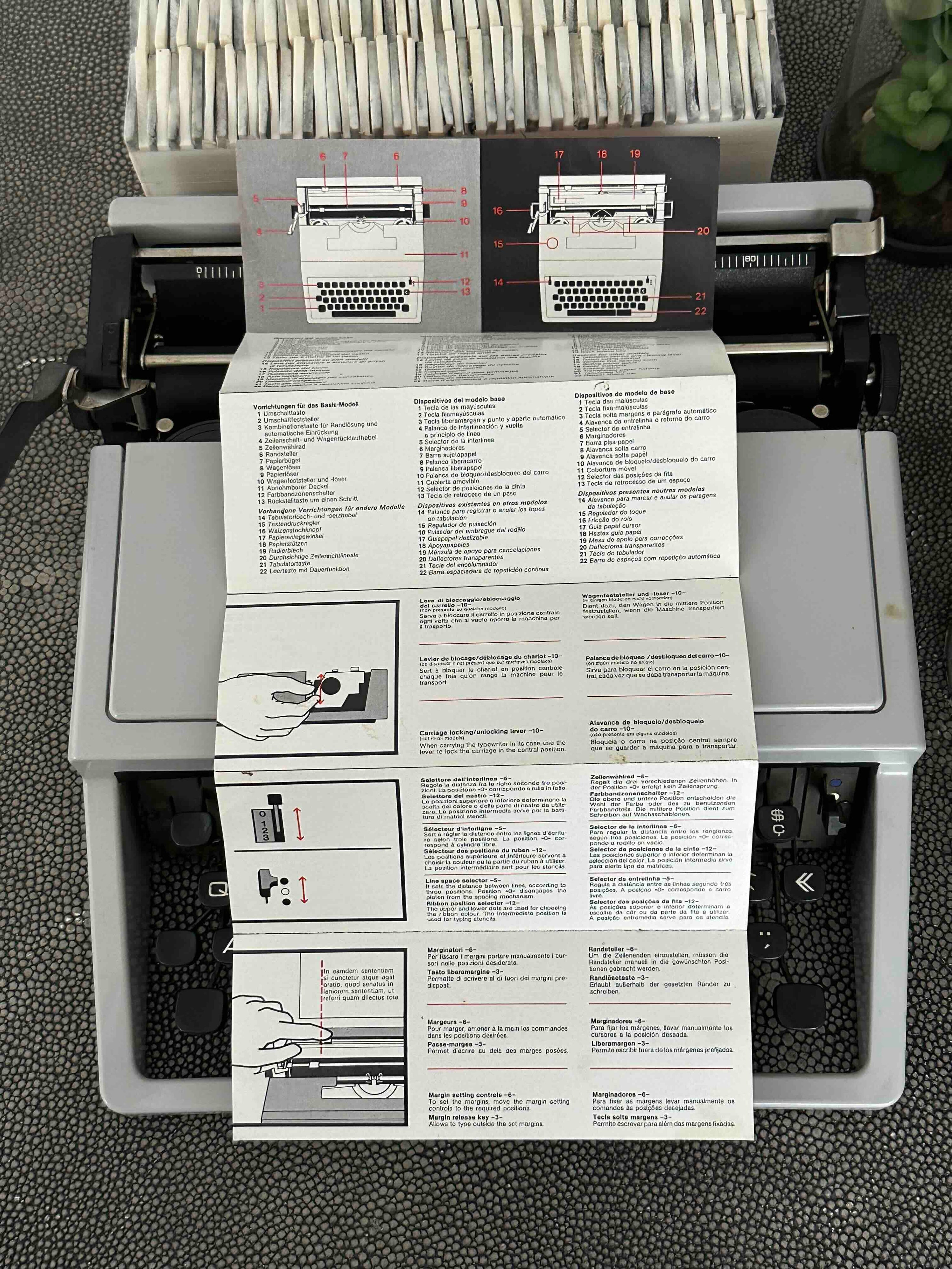 Olivetti Dora Typewriter with Qwerty Layout, 1970s, Fully Functional