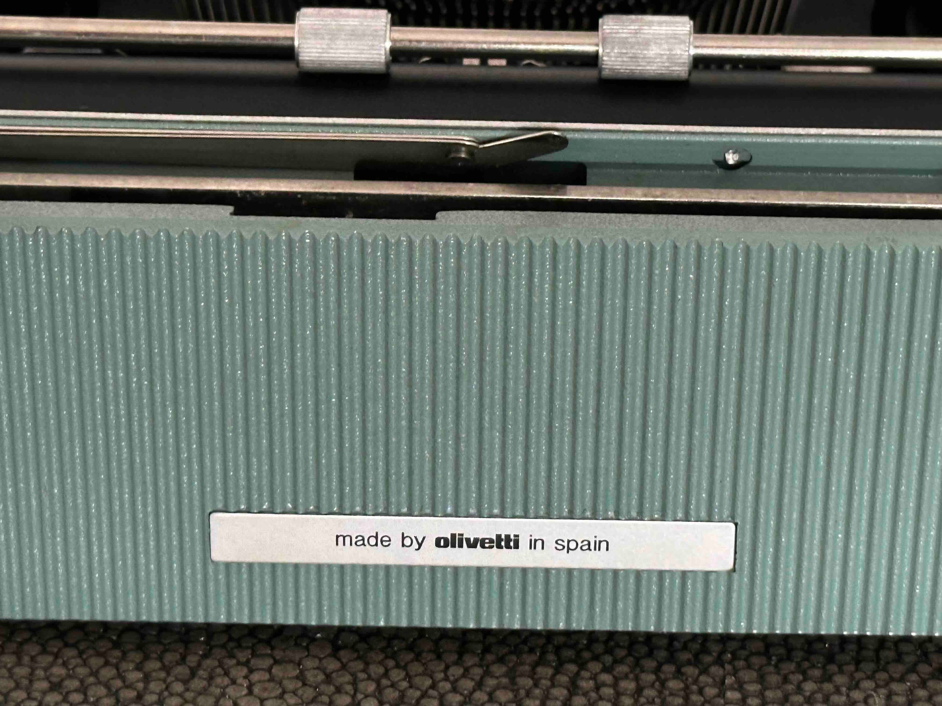 RARE Olivetti Lettera 32 Typewriter with Sans Serif Cubic Font and Qwerty Layout, 1975, Fully Functional