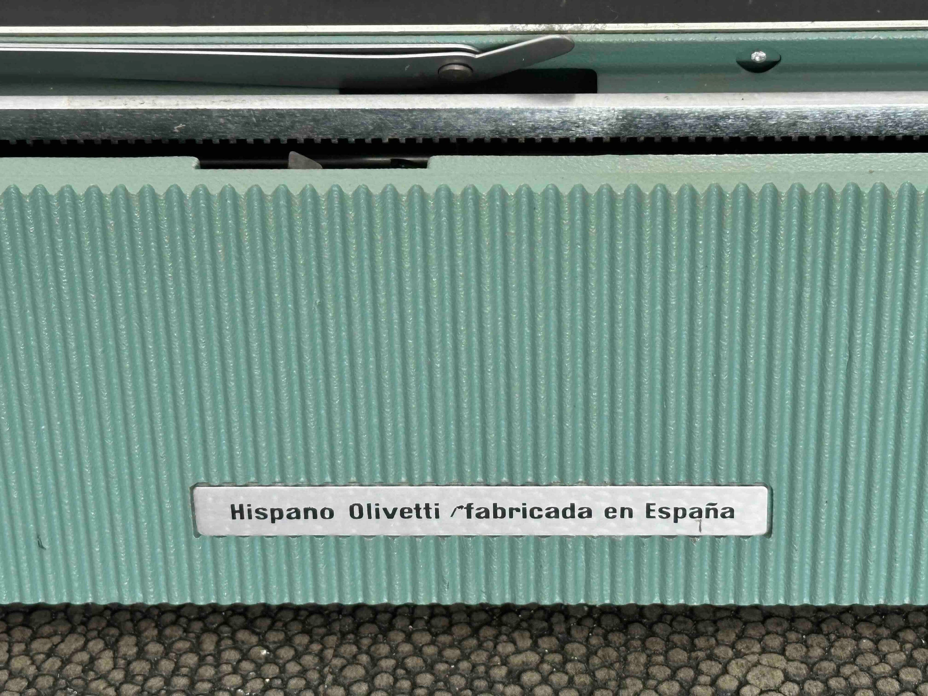 Olivetti Lettera 32 Typewriter with Qwerty Layout, 1970, Made in Spain, Fully Functional