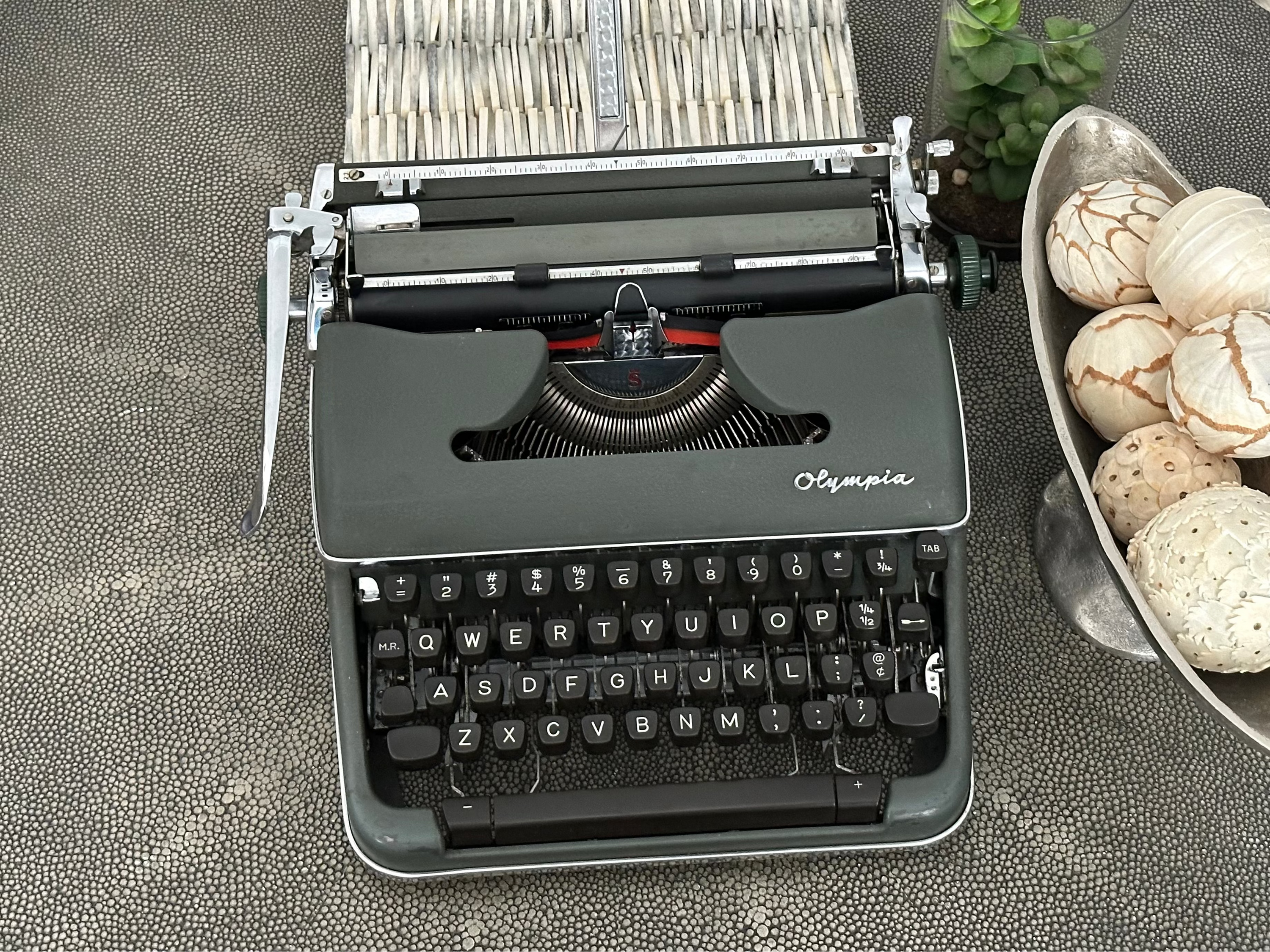 Olympia SM4 Typewriter with Qwerty Layout, 1959, Made in W. Germany, Fully Functional