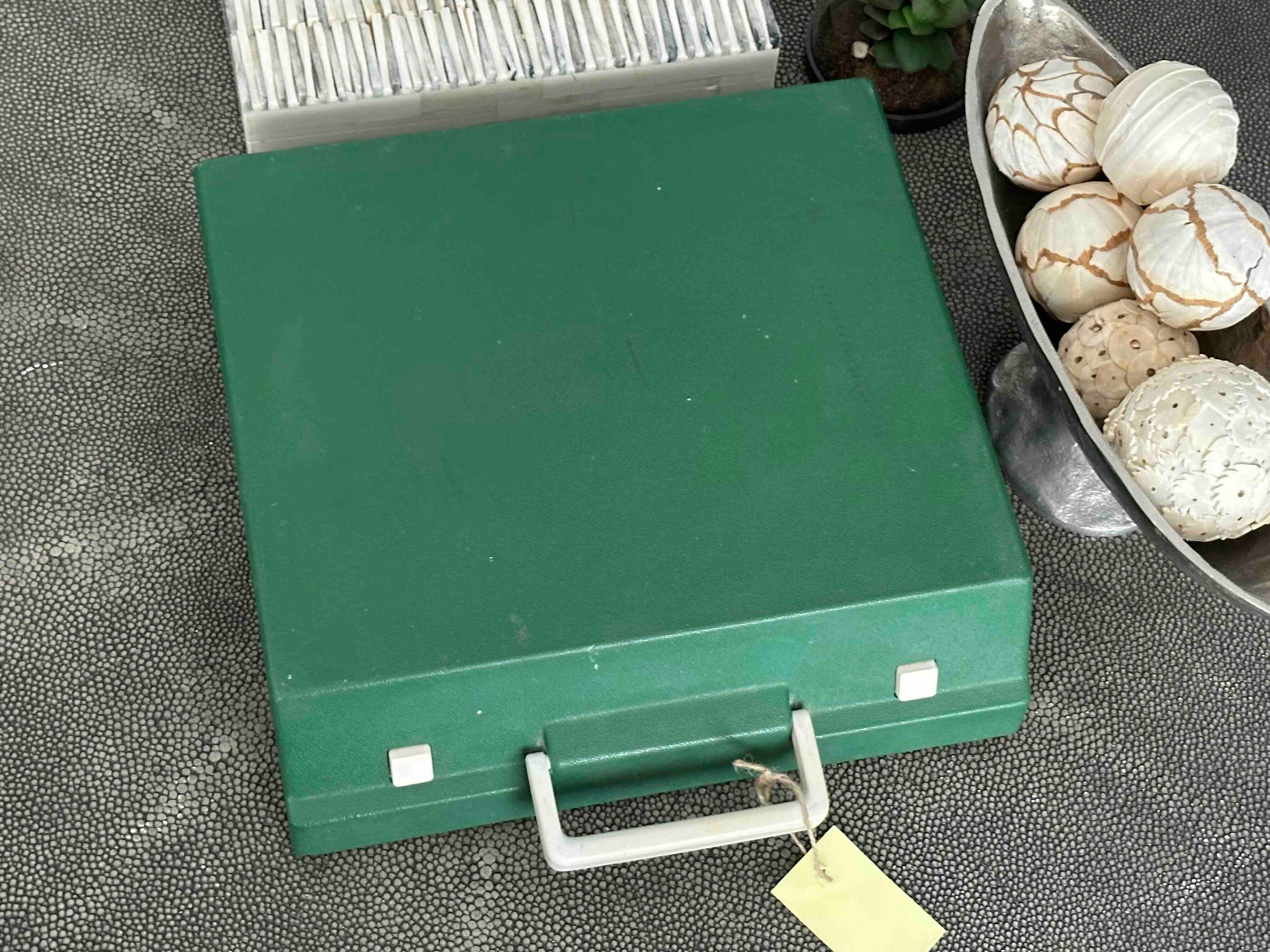 Green Olympia Traveller de Luxe Portable Typewriter with Qwerty Layout, 1977, Functional Typewriter