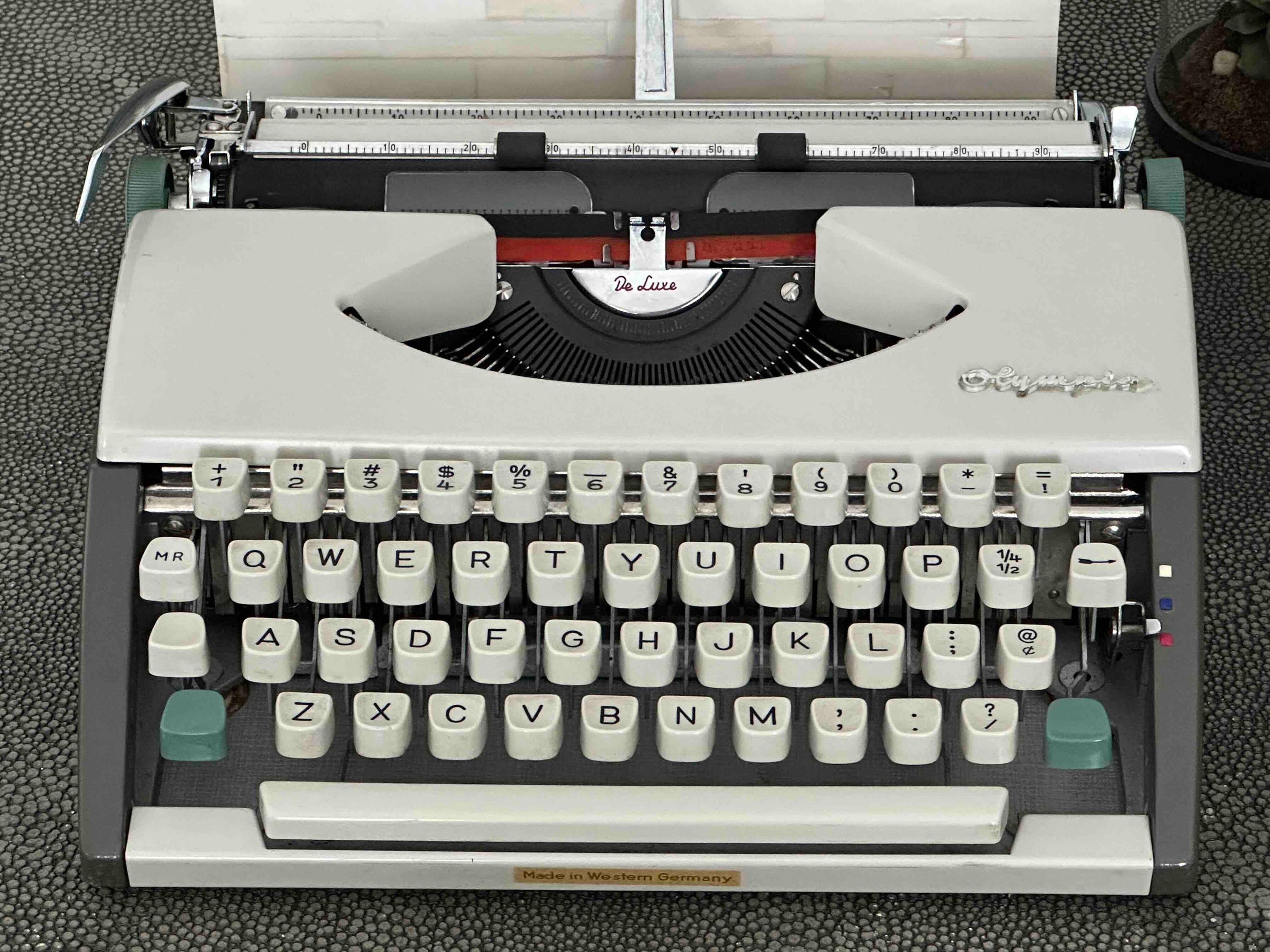 RARE Cursive Olympia SF De Luxe Typewriter, Qwerty Layout, 1963, Fully Functional