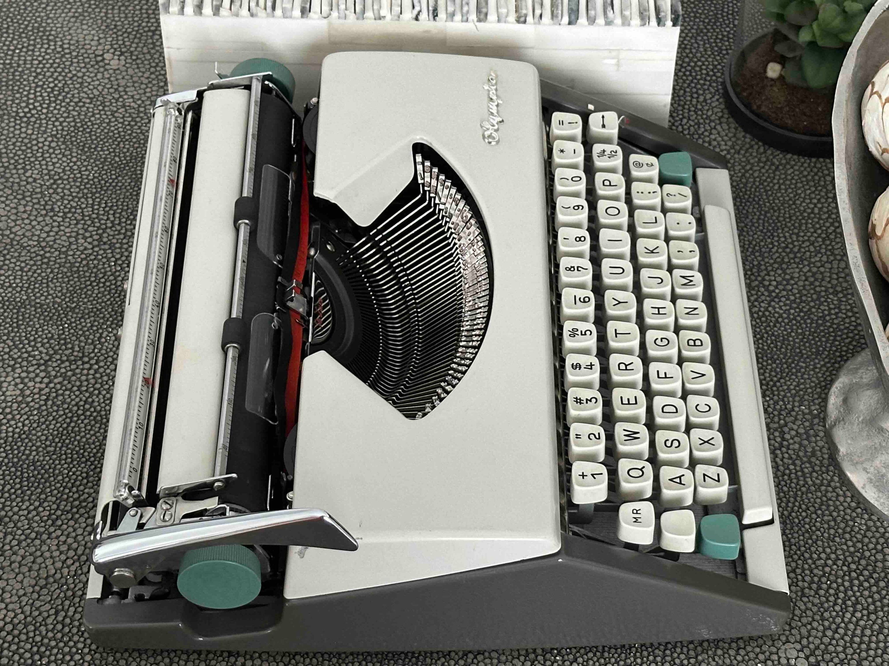 RARE Cursive Olympia SF De Luxe Typewriter, Qwerty Layout, 1963, Fully Functional