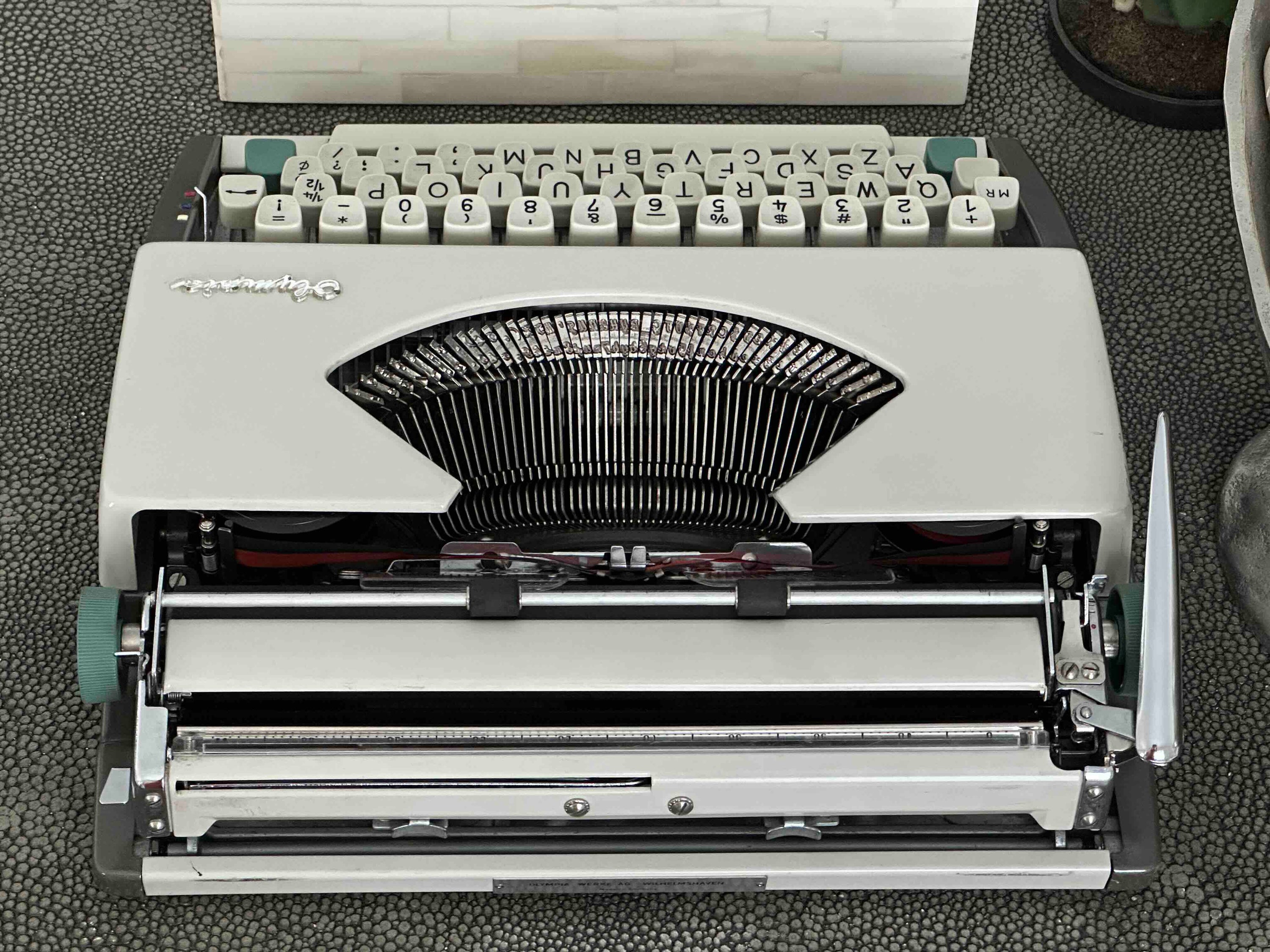 RARE Cursive Olympia SF De Luxe Typewriter, Qwerty Layout, 1963, Fully Functional