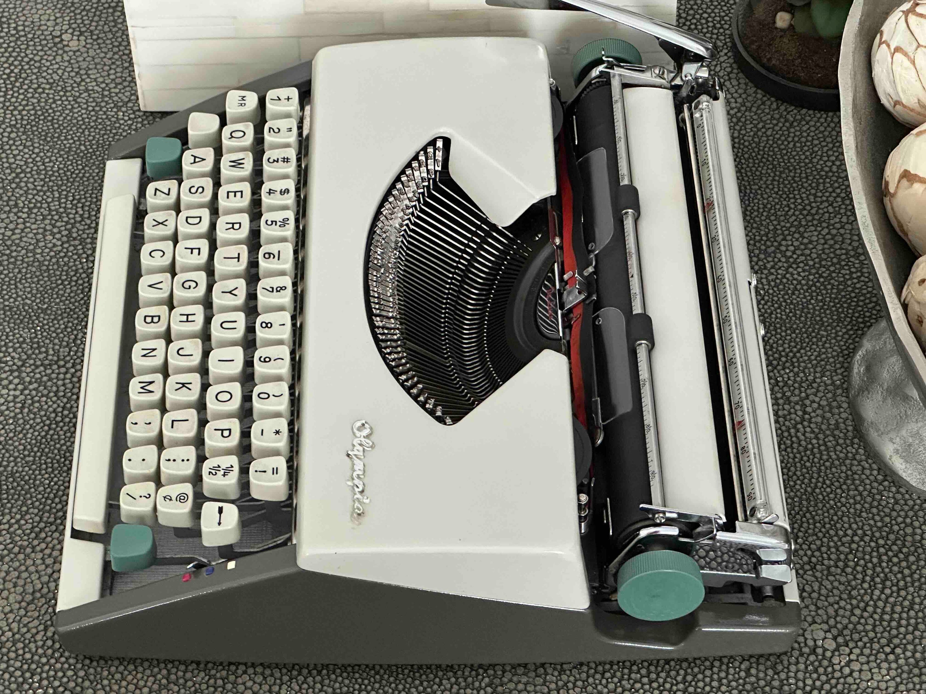 RARE Cursive Olympia SF De Luxe Typewriter, Qwerty Layout, 1963, Fully Functional