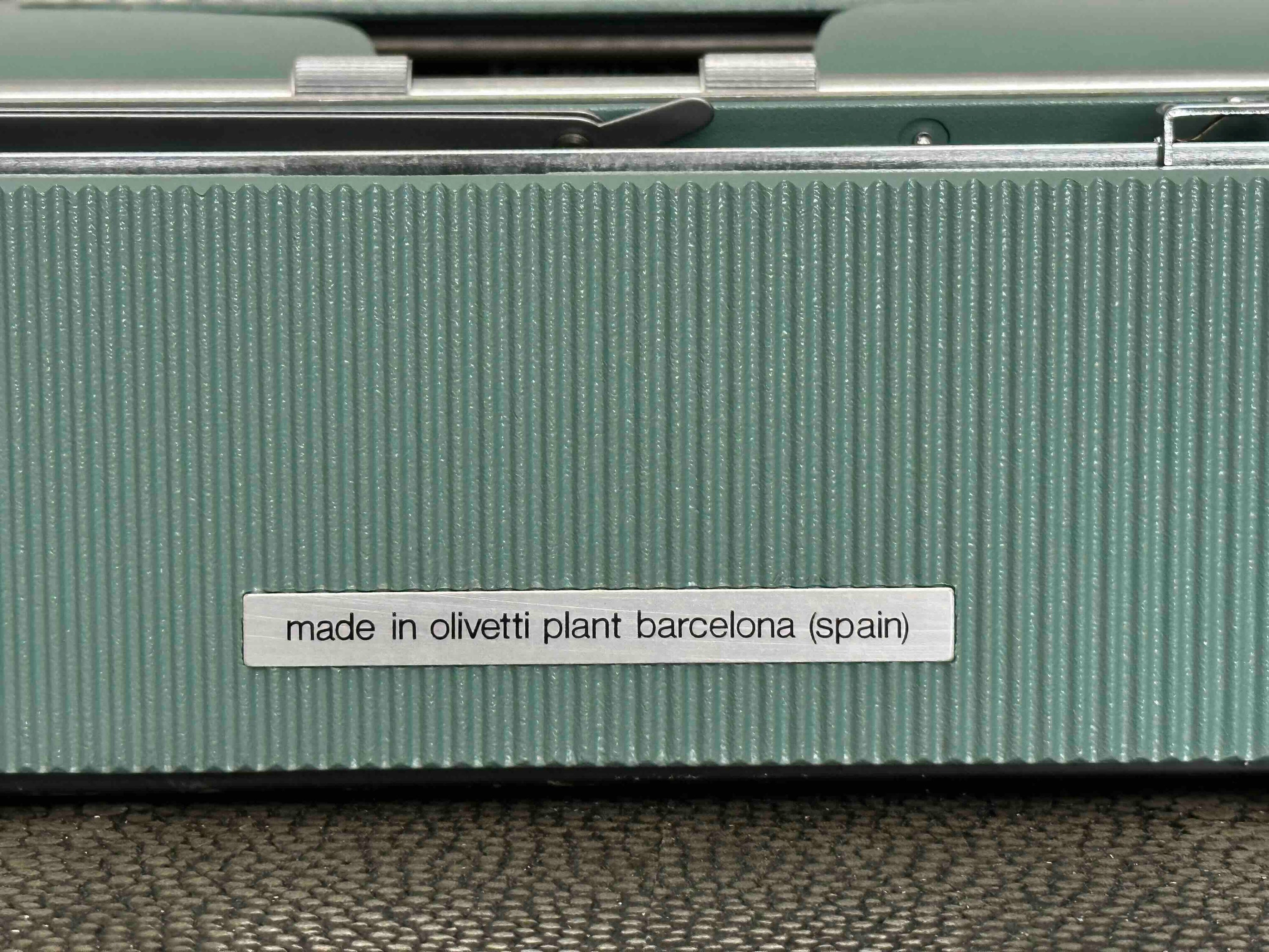 RARE Olivetti Lettera 32 Typewriter with Sans Serif Cubic Font and Qwerty Layout, 1972, Fully Functional