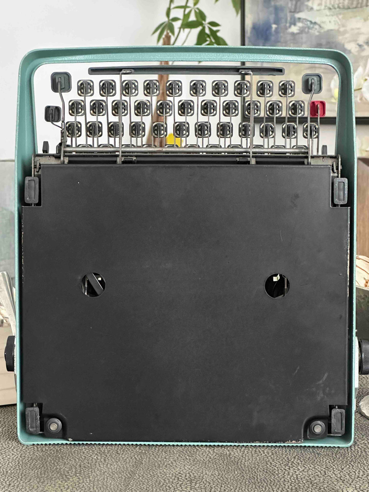 RARE Olivetti Lettera 32 Typewriter with Sans Serif Cubic Font and Qwerty Layout, 1972, Fully Functional