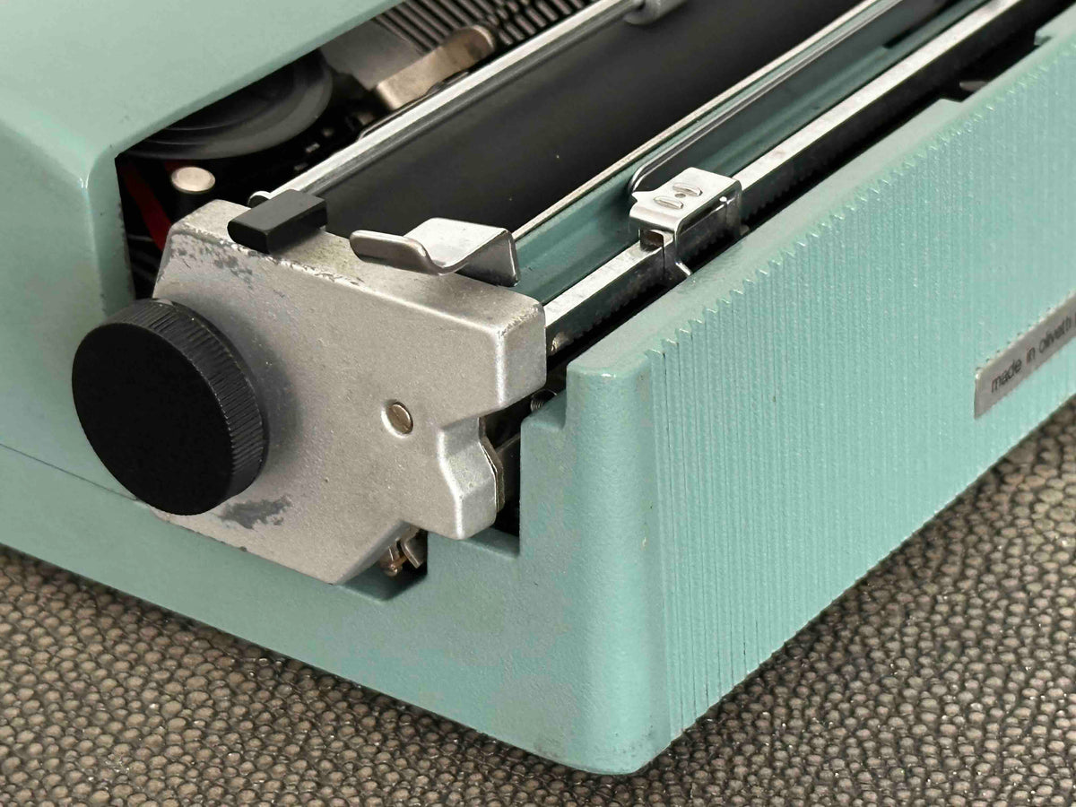 RARE Olivetti Lettera 32 Typewriter with Quadrato Font and Qwerty Layout, 1972, Fully Functional