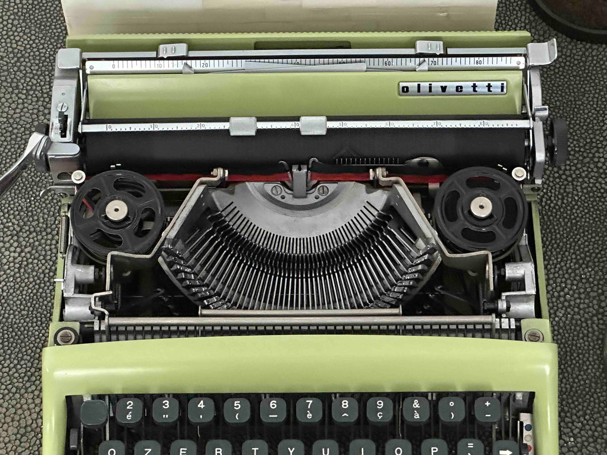 RARE Olivetti Lettera 22 in Pistachio Yellow-Green with Qzerty Layout, Made in Italy, 1963, Fully Functional