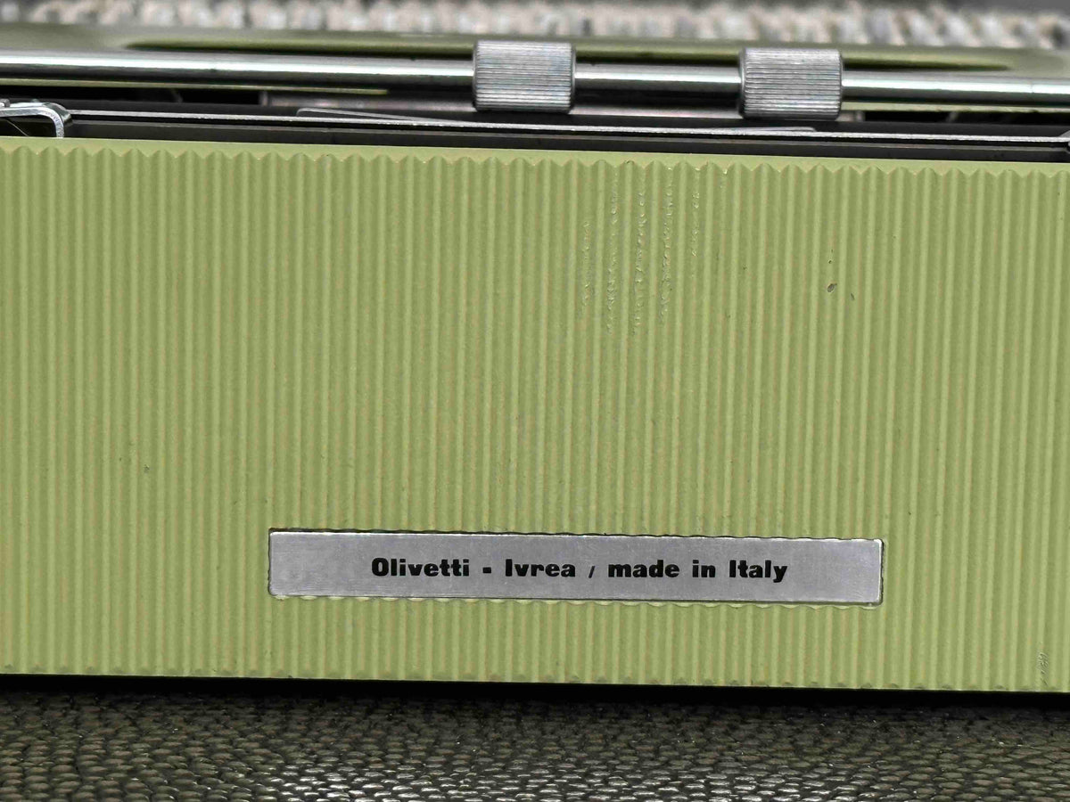 RARE Olivetti Lettera 22 in Pistachio Yellow-Green with Qzerty Layout, Made in Italy, 1963, Fully Functional
