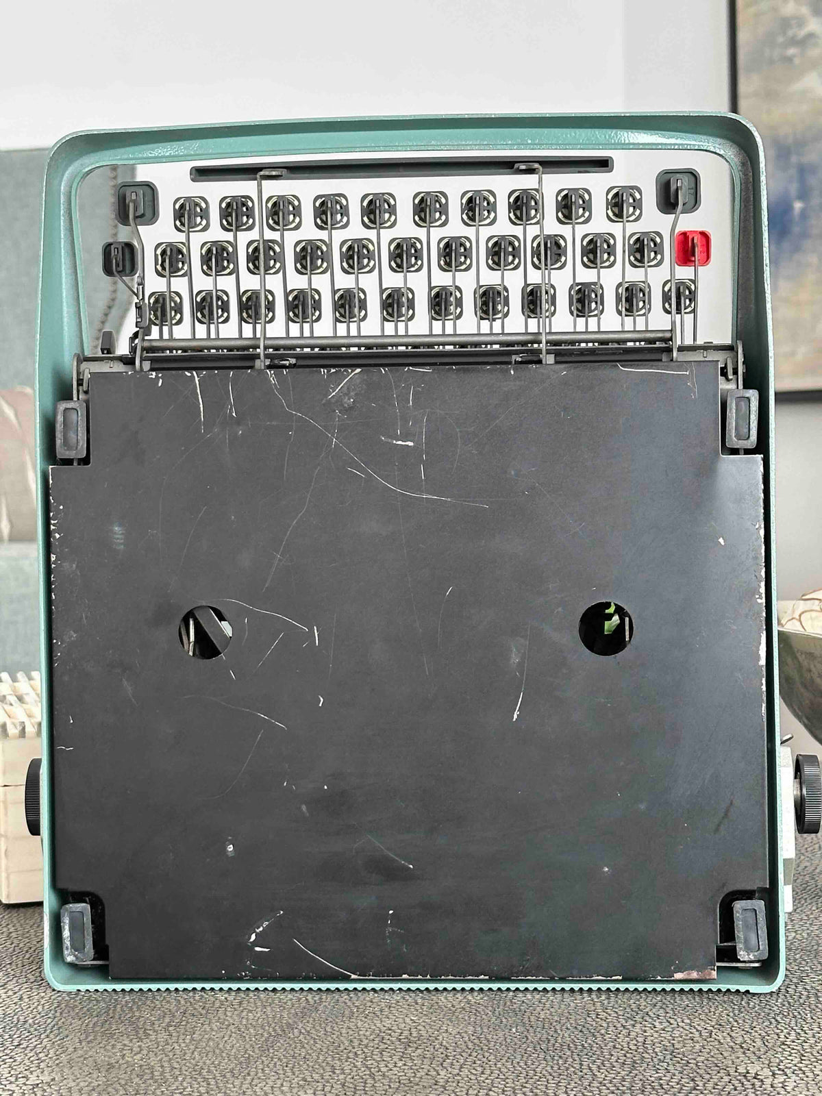 RARE Olivetti Lettera 32 Typewriter with Quadrato Font, Qwerty Layout, 1976, Fully Functional