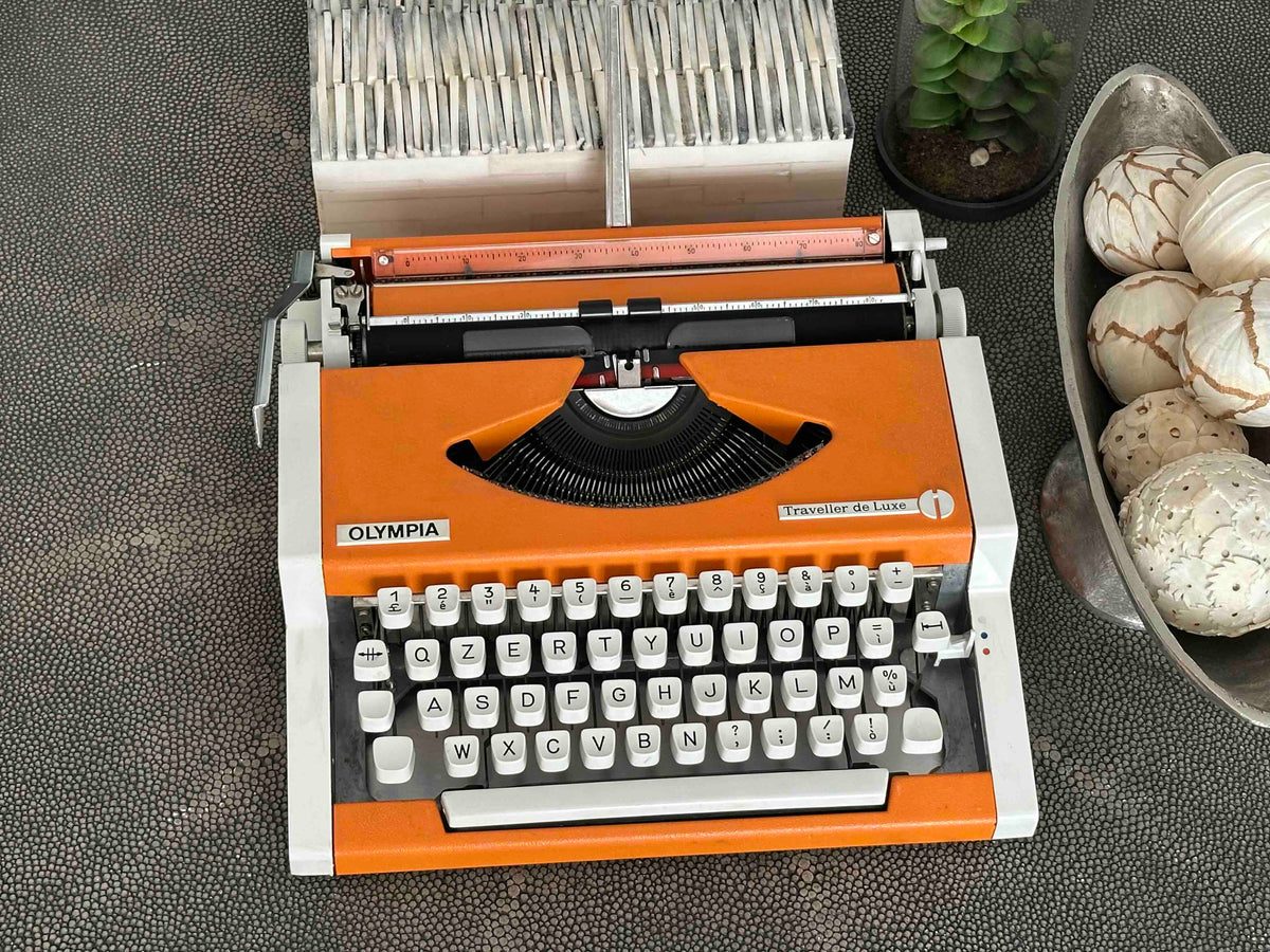 Olympia Traveller de Luxe Typewriter with Qzerty Layout, 1970s to 80s, Orange, Fully Functional