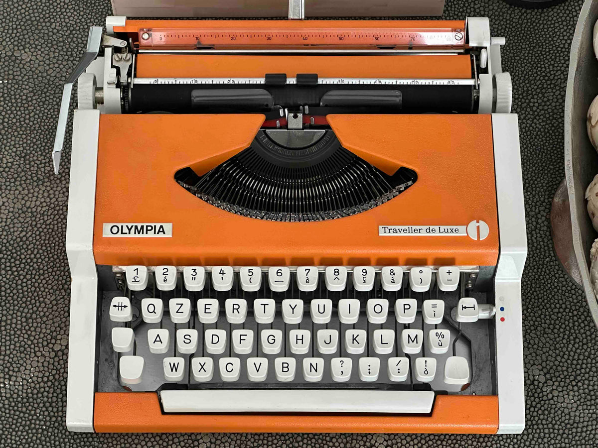 Olympia Traveller de Luxe Typewriter with Qzerty Layout, 1970s to 80s, Orange, Fully Functional