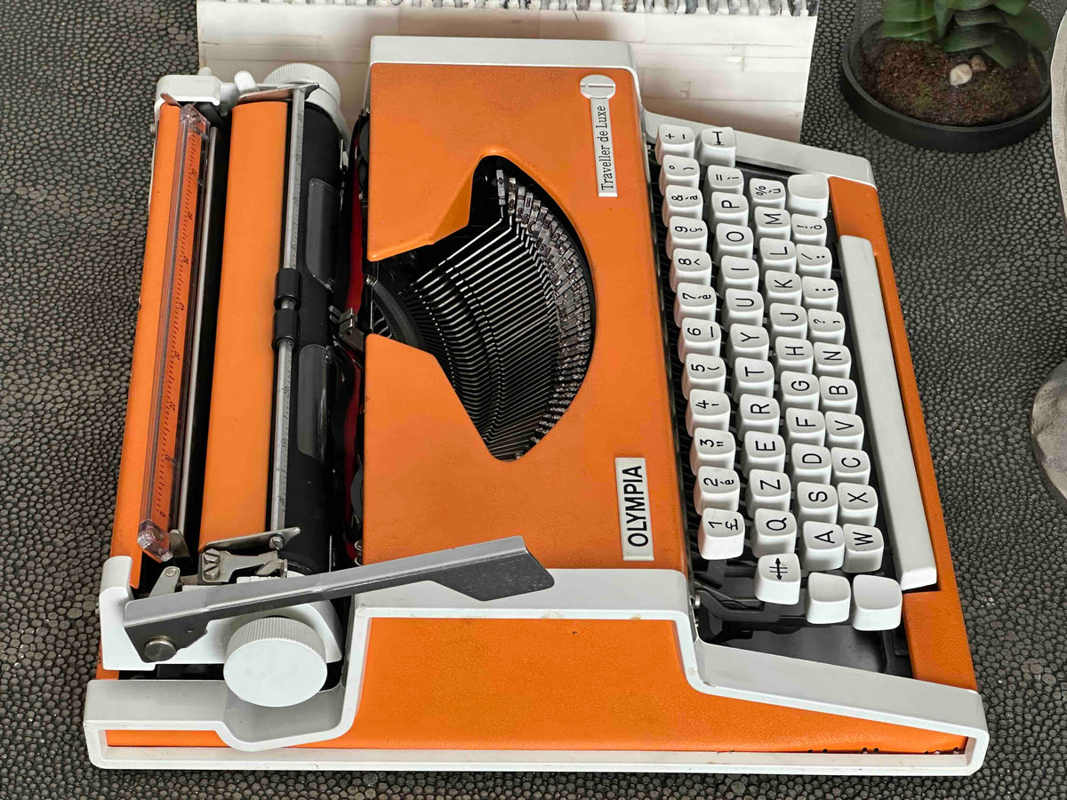 Olympia Traveller de Luxe Typewriter with Qzerty Layout, 1970s to 80s, Orange, Fully Functional