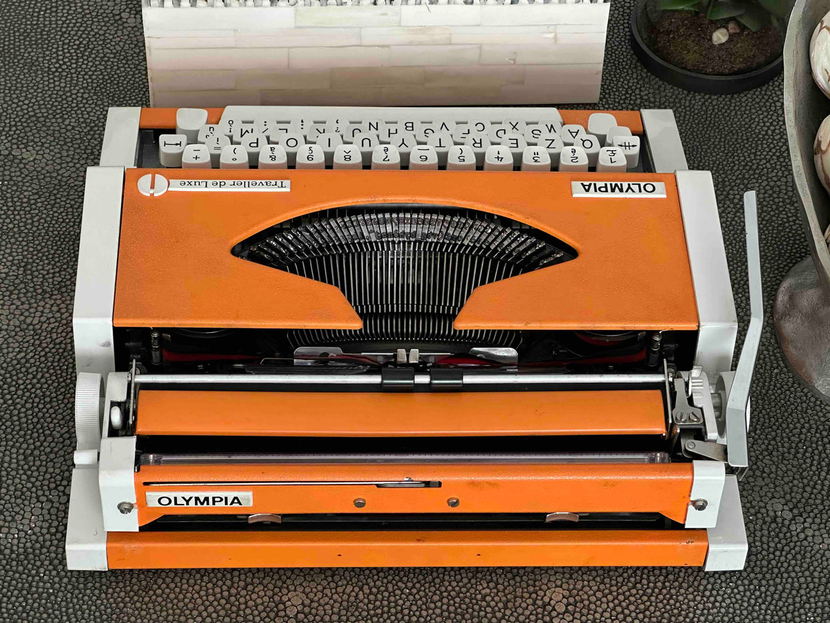 Olympia Traveller de Luxe Typewriter with Qzerty Layout, 1970s to 80s, Orange, Fully Functional