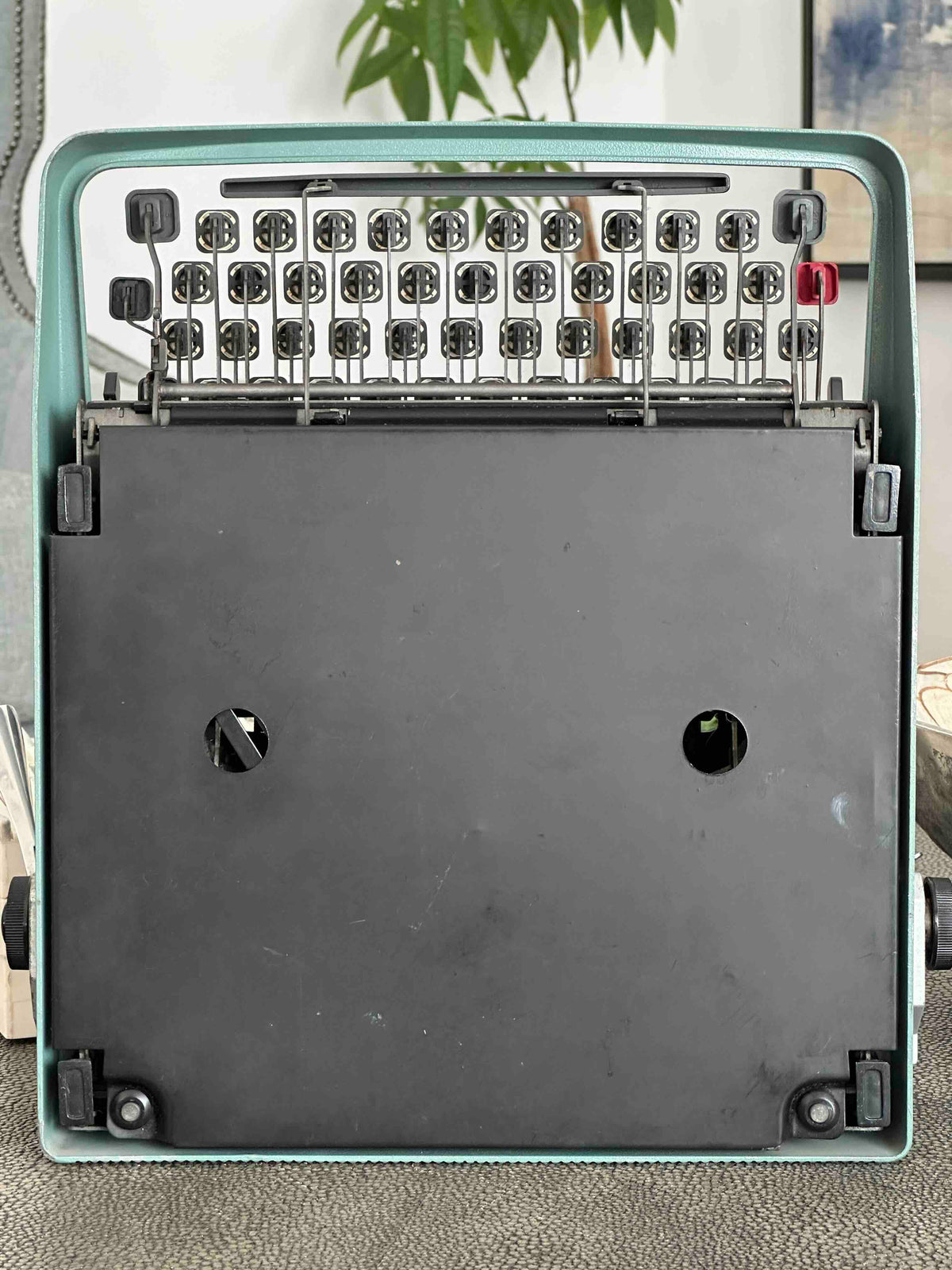 RARE Olivetti Lettera 32 Typewriter with Bodoni Font, Azerty Layout, 1971, Fully Functional