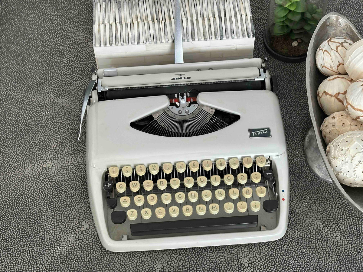 RARE Adler Tippa Typewriter with Bodoni-like Shaded Typeface, Qwerty Layout, 1972, Made in Holland, Fully Funcrtional