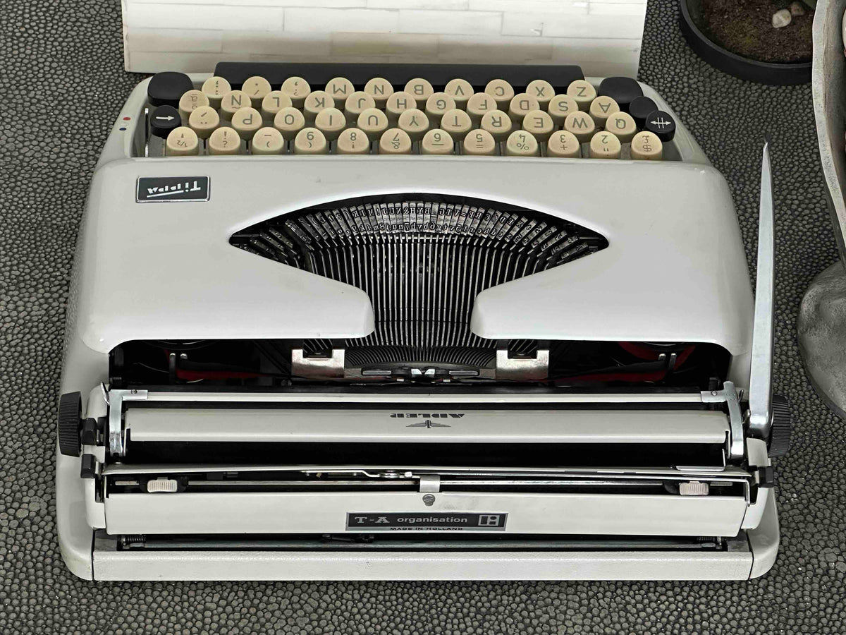 RARE Adler Tippa Typewriter with Bodoni-like Shaded Typeface, Qwerty Layout, 1972, Made in Holland, Fully Funcrtional