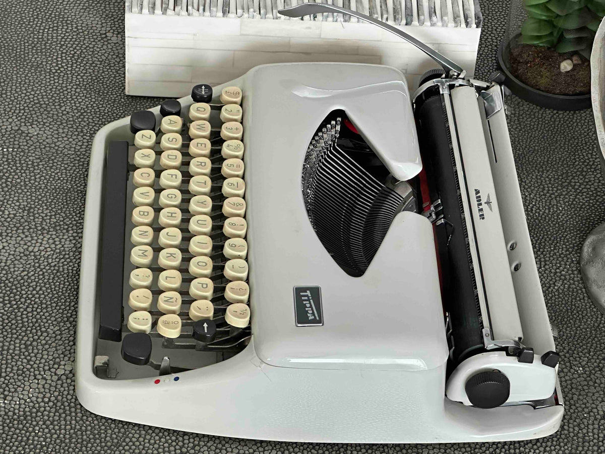 RARE Adler Tippa Typewriter with Bodoni-like Shaded Typeface, Qwerty Layout, 1972, Made in Holland, Fully Funcrtional
