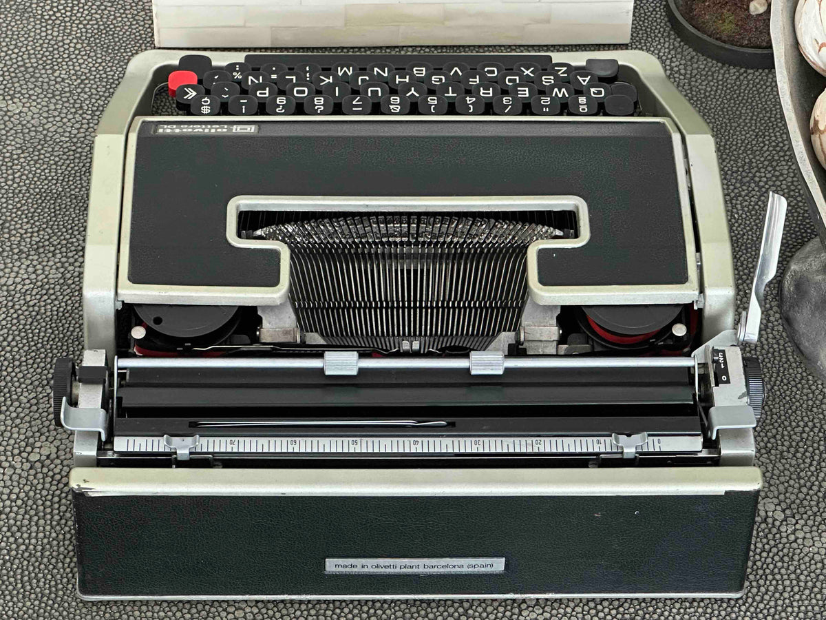Olivetti Lettera DL Typewriter with Qwerty Layout, 1972, Made in Spain, Fully Functional