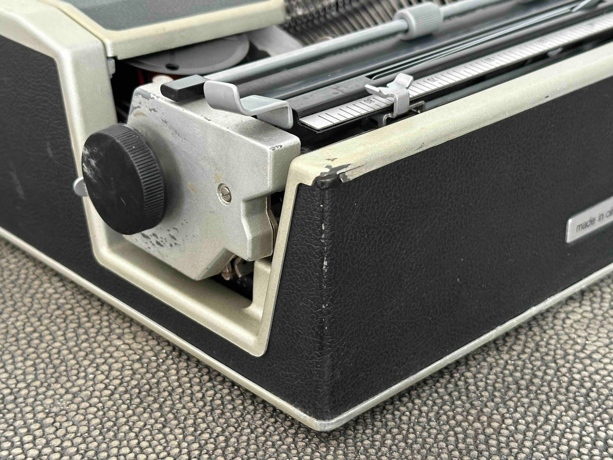 Olivetti Lettera DL Typewriter with Qwerty Layout, 1972, Made in Spain, Fully Functional